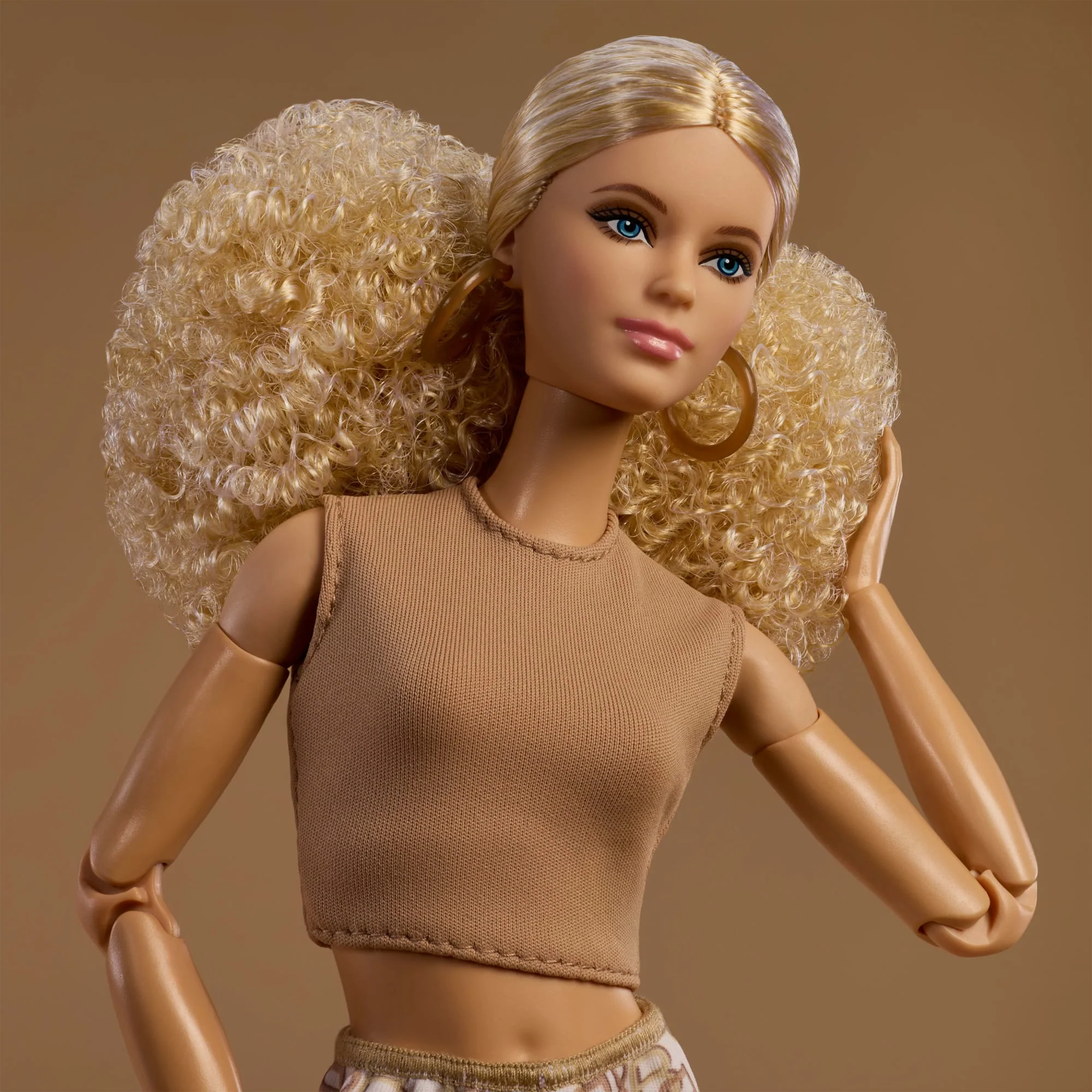 Barbie Basics Collectible Doll, Model 07 With Blonde Hair in White Pants With Golden Print - Image 3