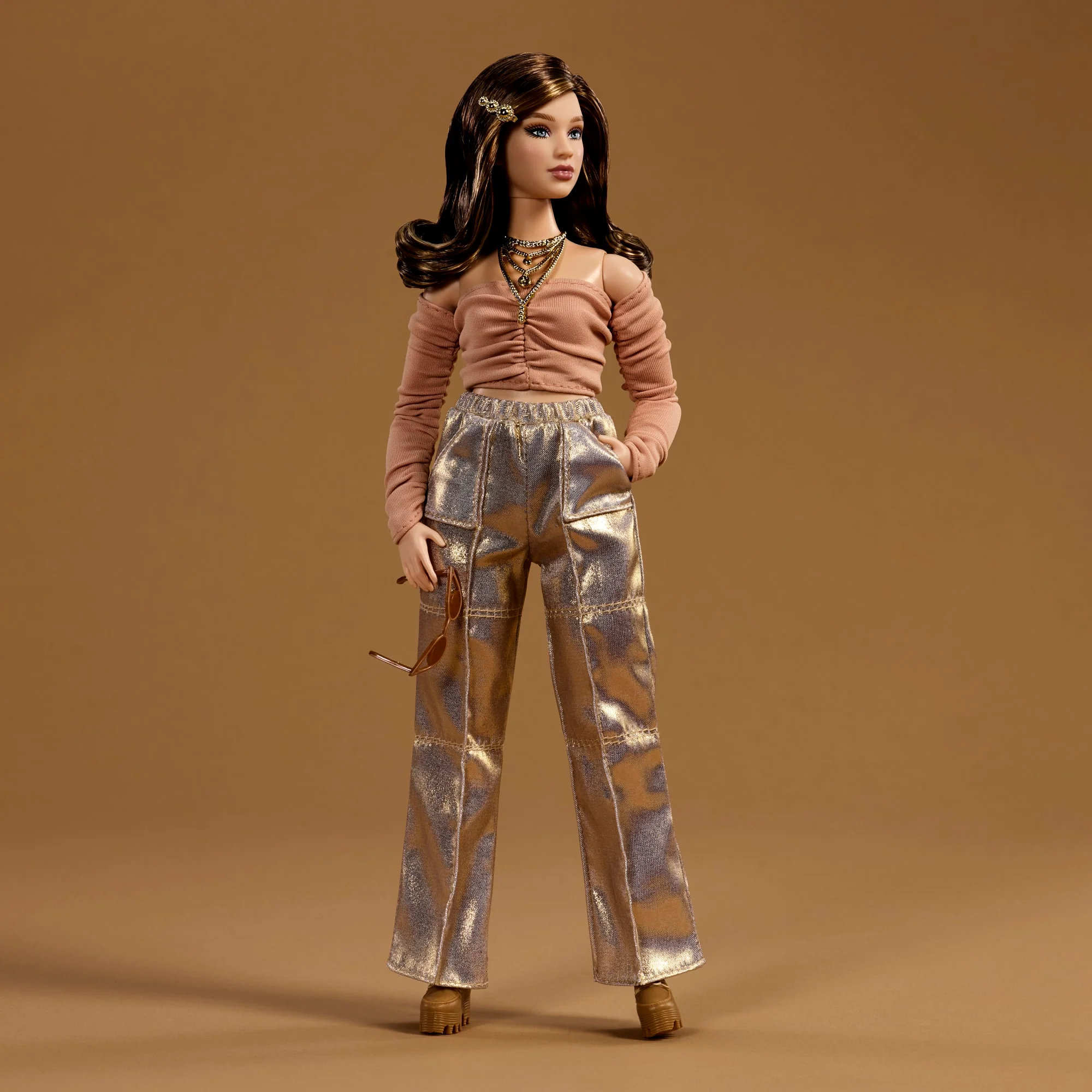 Barbie You Create Barbie Basics Neutral Kit 003, Poupée Mannequin Personnalisable et Vêtements Universels - Image 2