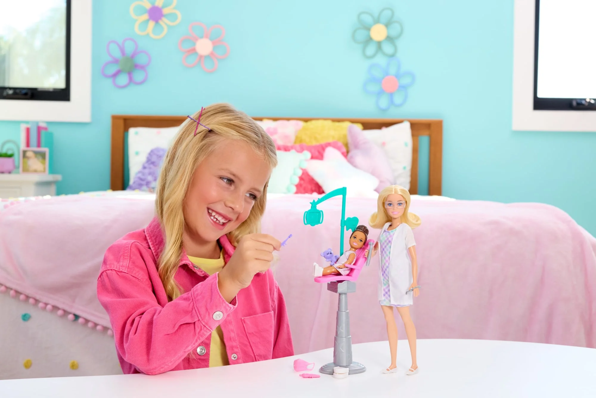 Barbie Careers Dentist Playset With Blonde Fashion Doll, Small Doll, Examination Chair & Accessories - Image 2