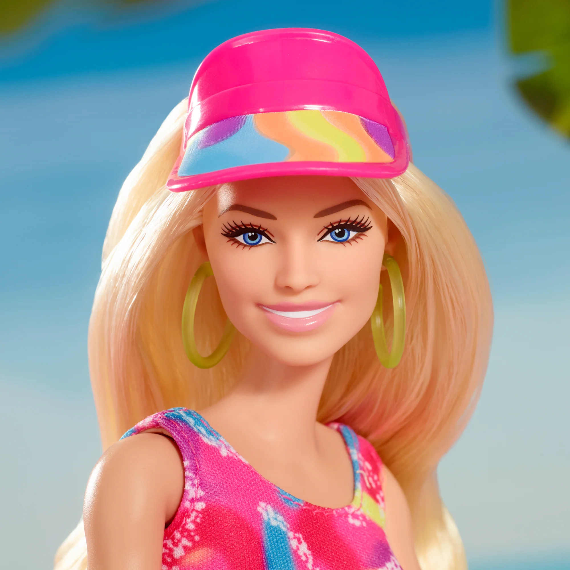 Barbie The Movie Collectible Doll, Margot Robbie As Barbie in Inline Skating Outfit - Image 3