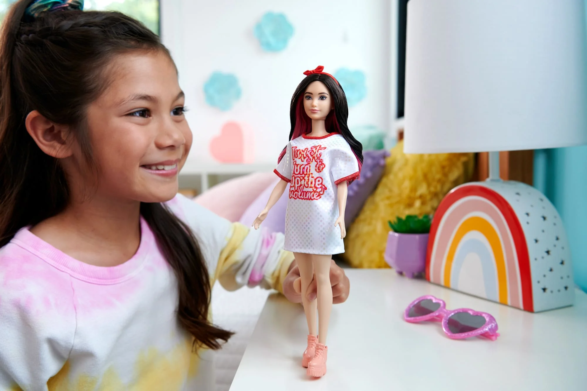 Barbie Fashionistas Doll #214, Black Wavy Hair With Twist ‘n’ Turn Dress & Accessories, 65Th Anniversary - Image 2