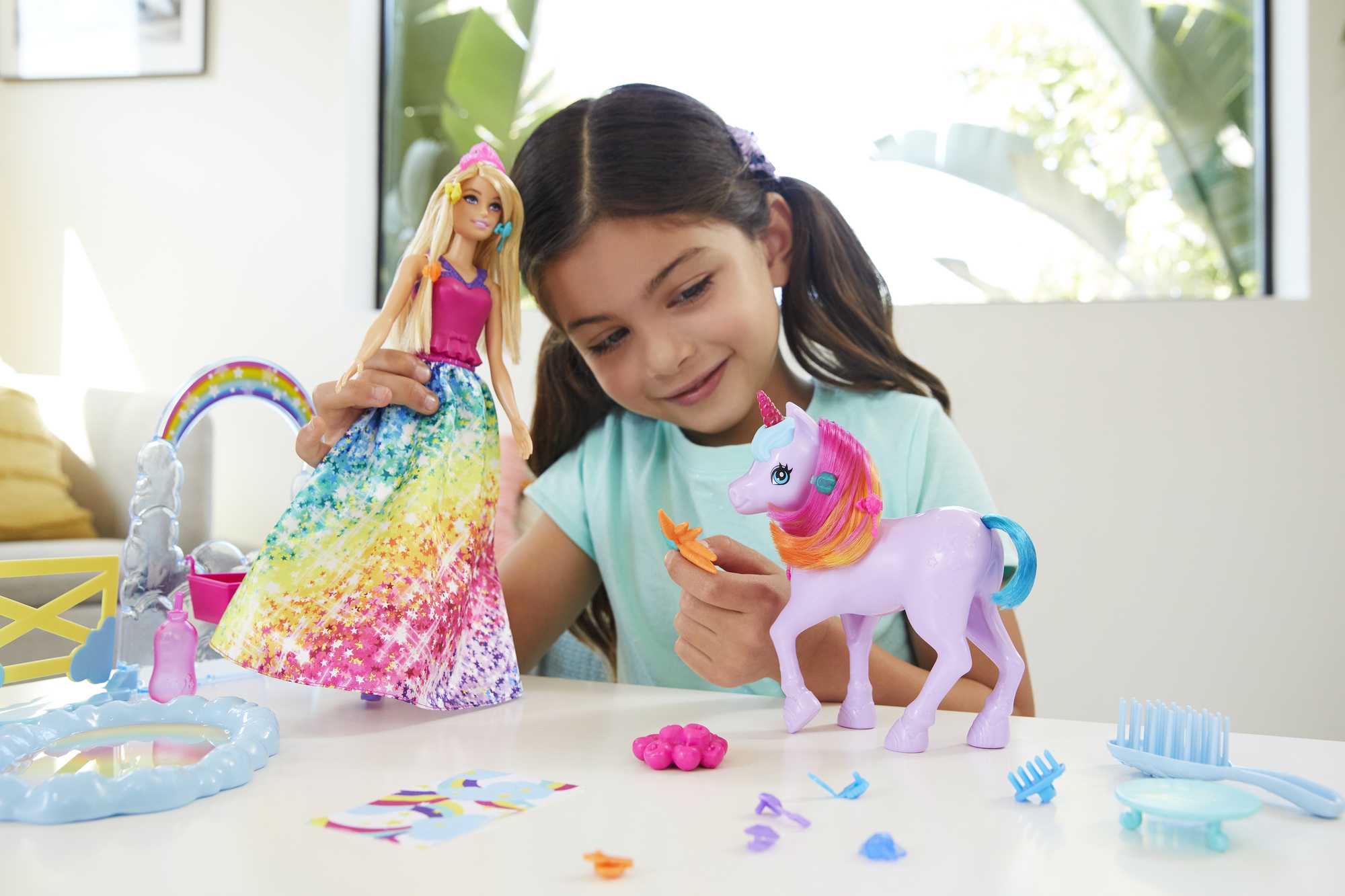 Barbie Dreamtopia Unicorn Pet Playset With Royal Fashion Doll, Unicorn Toy, Color Change, Potty Feature & 18 Accessories - Image 2