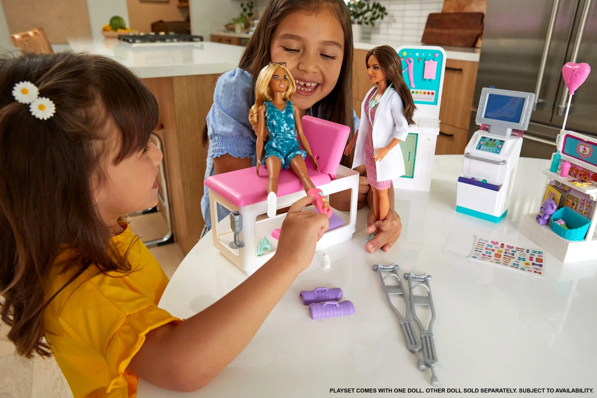 Barbie Fast Cast Clinic Playset With Brunette Barbie Doctor Doll, 4 Play Areas, 30+ Play Pieces - Image 2