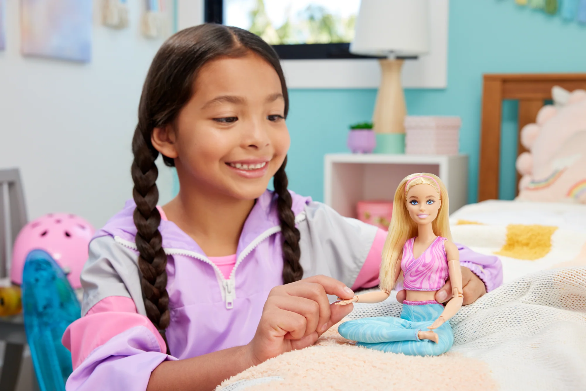 Barbie Made To Move Fashion Doll, Blonde Wearing Removable Sports Top & Pants, 22 Bendable “Joints” - Image 2