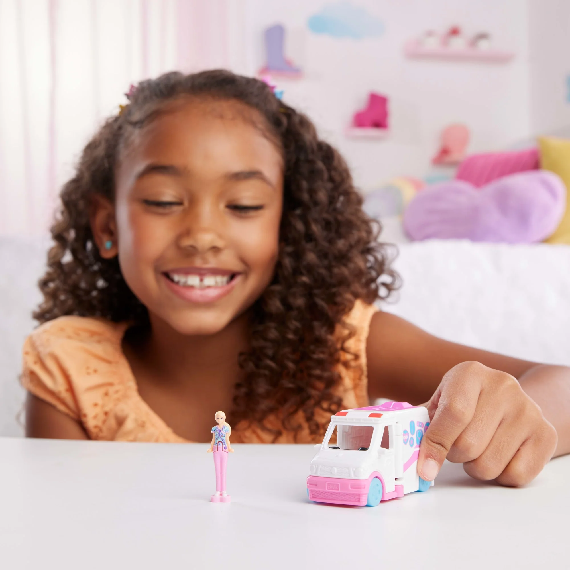 Barbie Mini Barbieland Doll & Vehicle Set With 1.5-inch Doll, Color-Change Care Clinic - Image 2