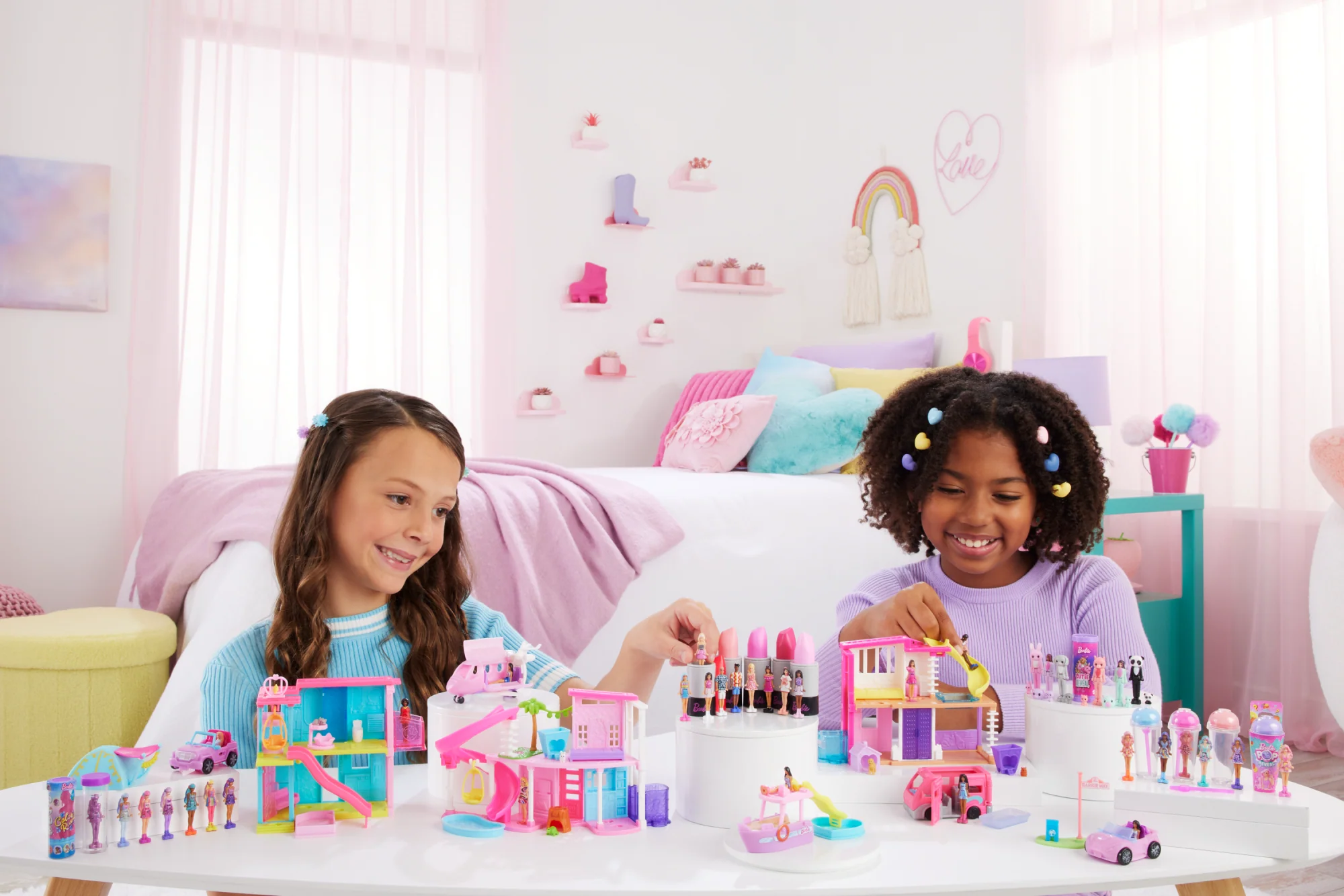 Barbie Mini Barbieland Doll & Vehicle Set With 1.5-Inch Doll & Dreamcamper With Color-Change Pool - Image 6