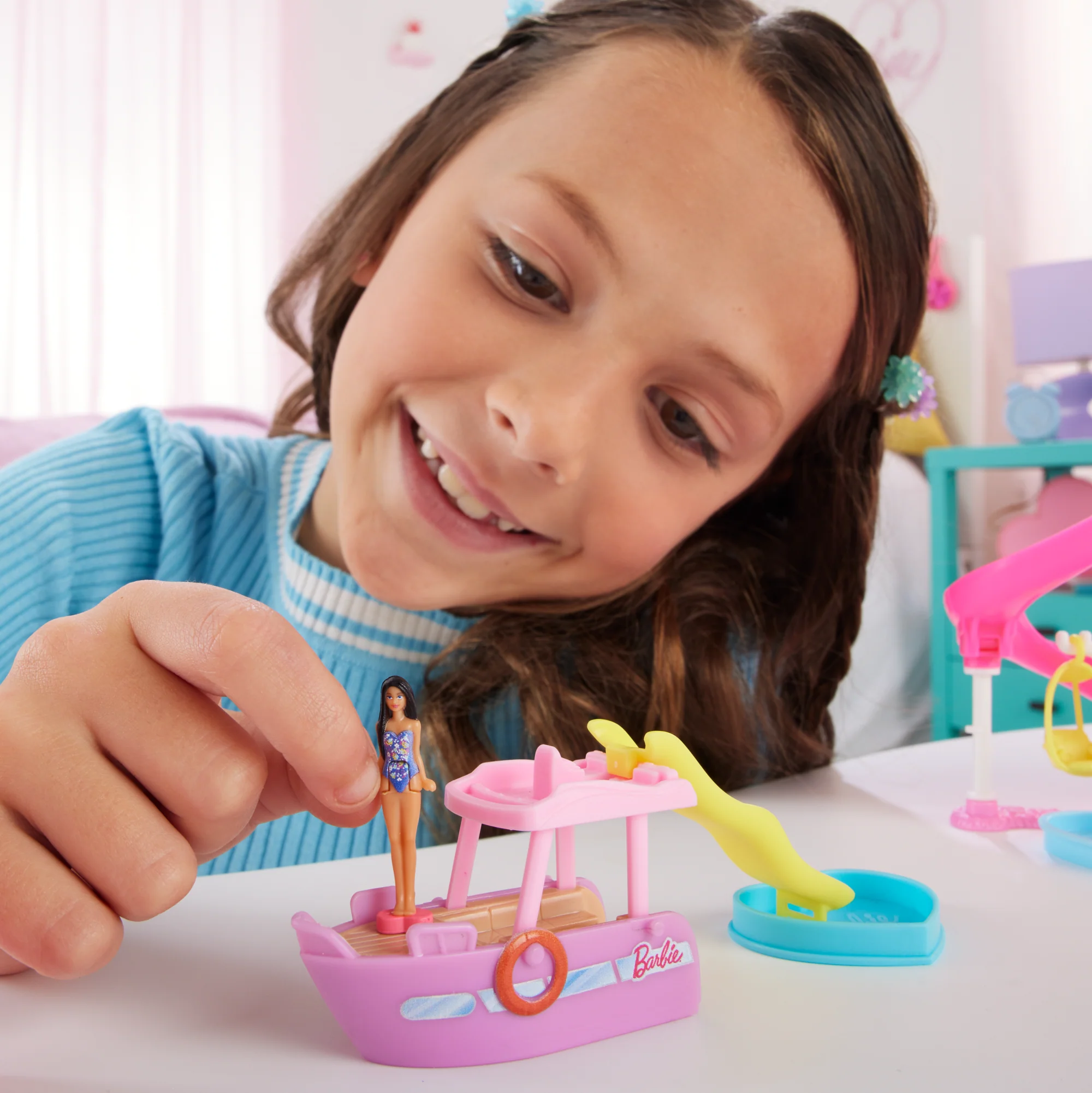 Barbie Mini Barbieland Doll & Vehicle Set With 1.5-Inch Doll & Dream Boat With Color-Change - Image 2