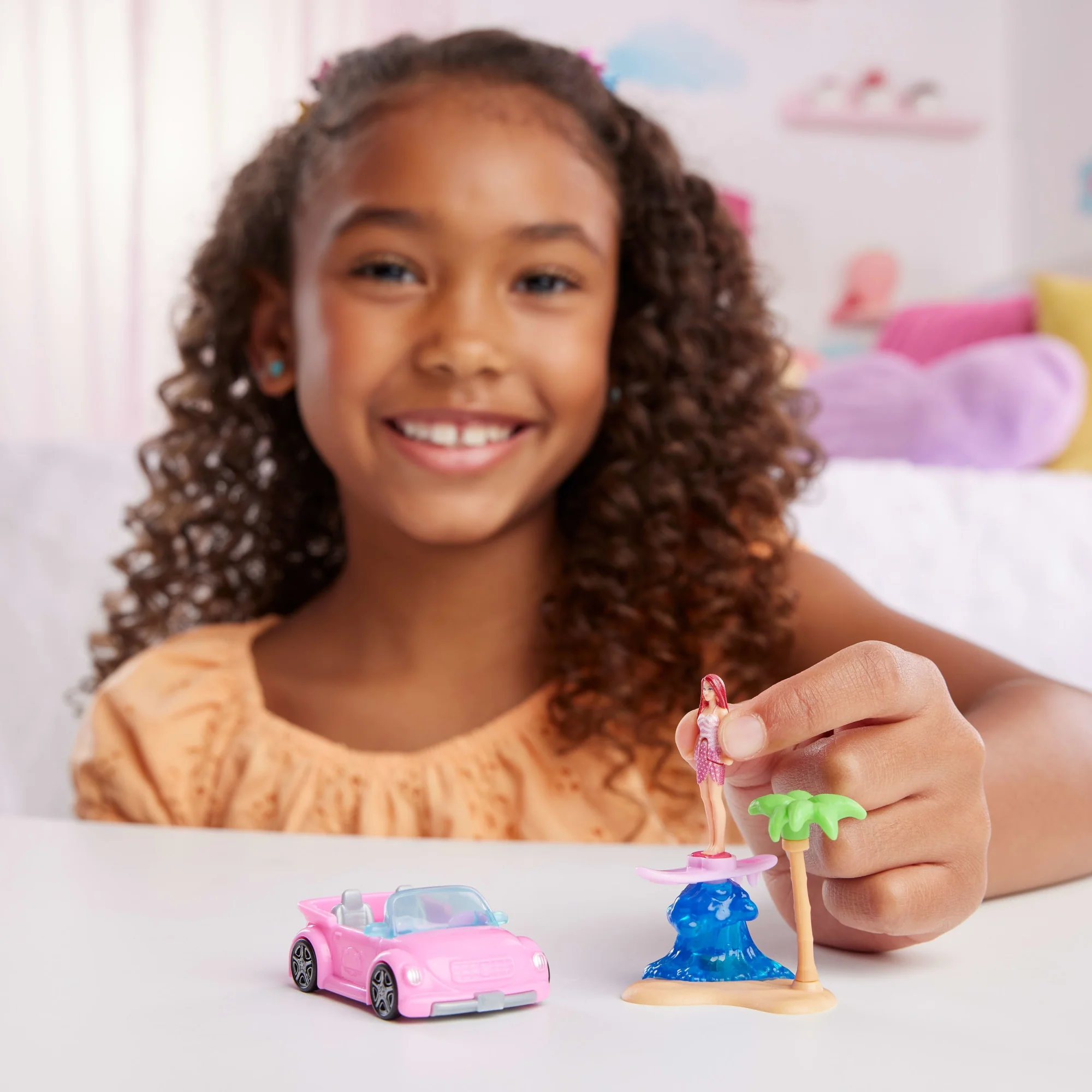 Barbie Mini BarbieLand Veículo para Boneca Conversível Rosa com Mini Boneca - Image 2