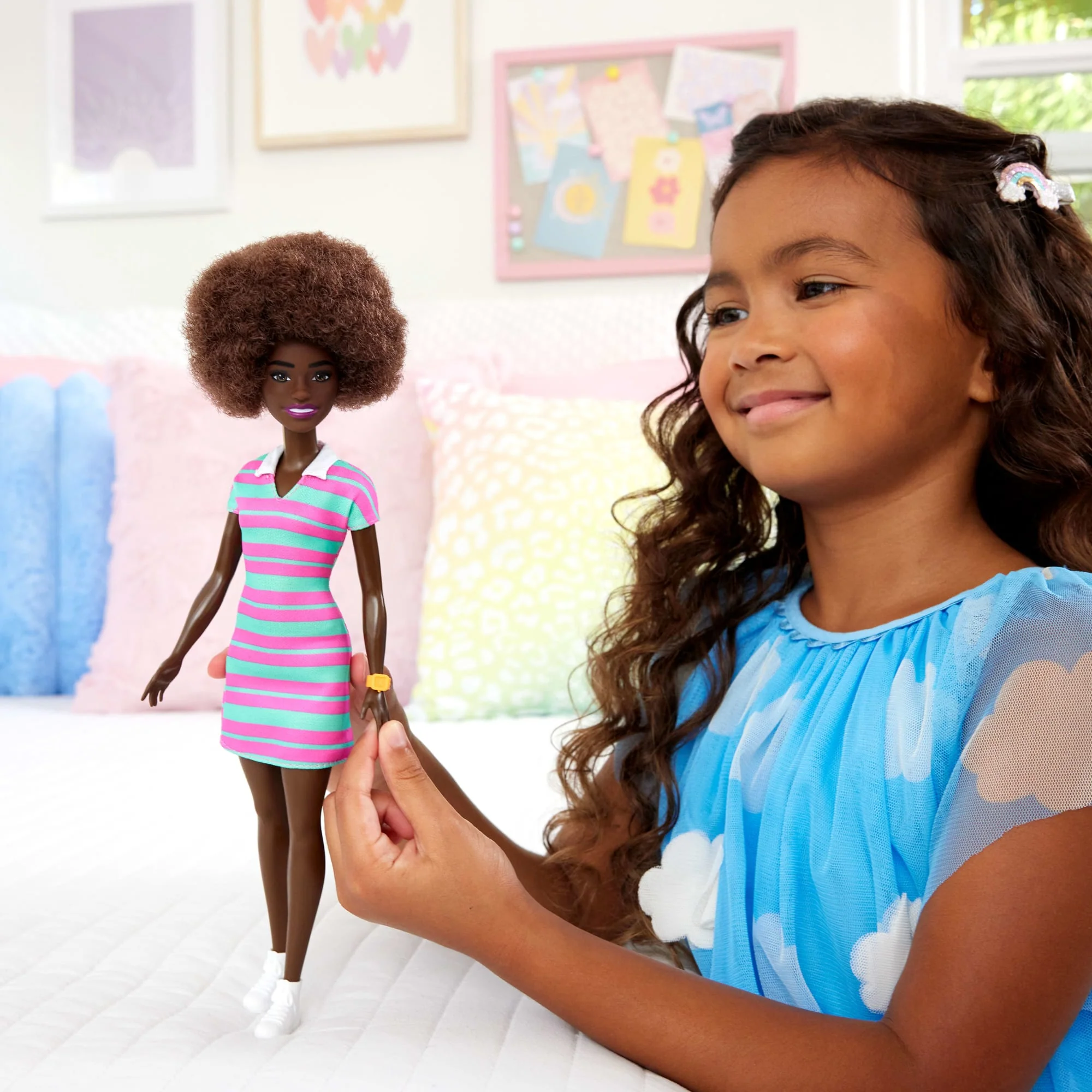 Barbie Poupée Barbie Fashionistas Robe à Col à Rayures - Image 2