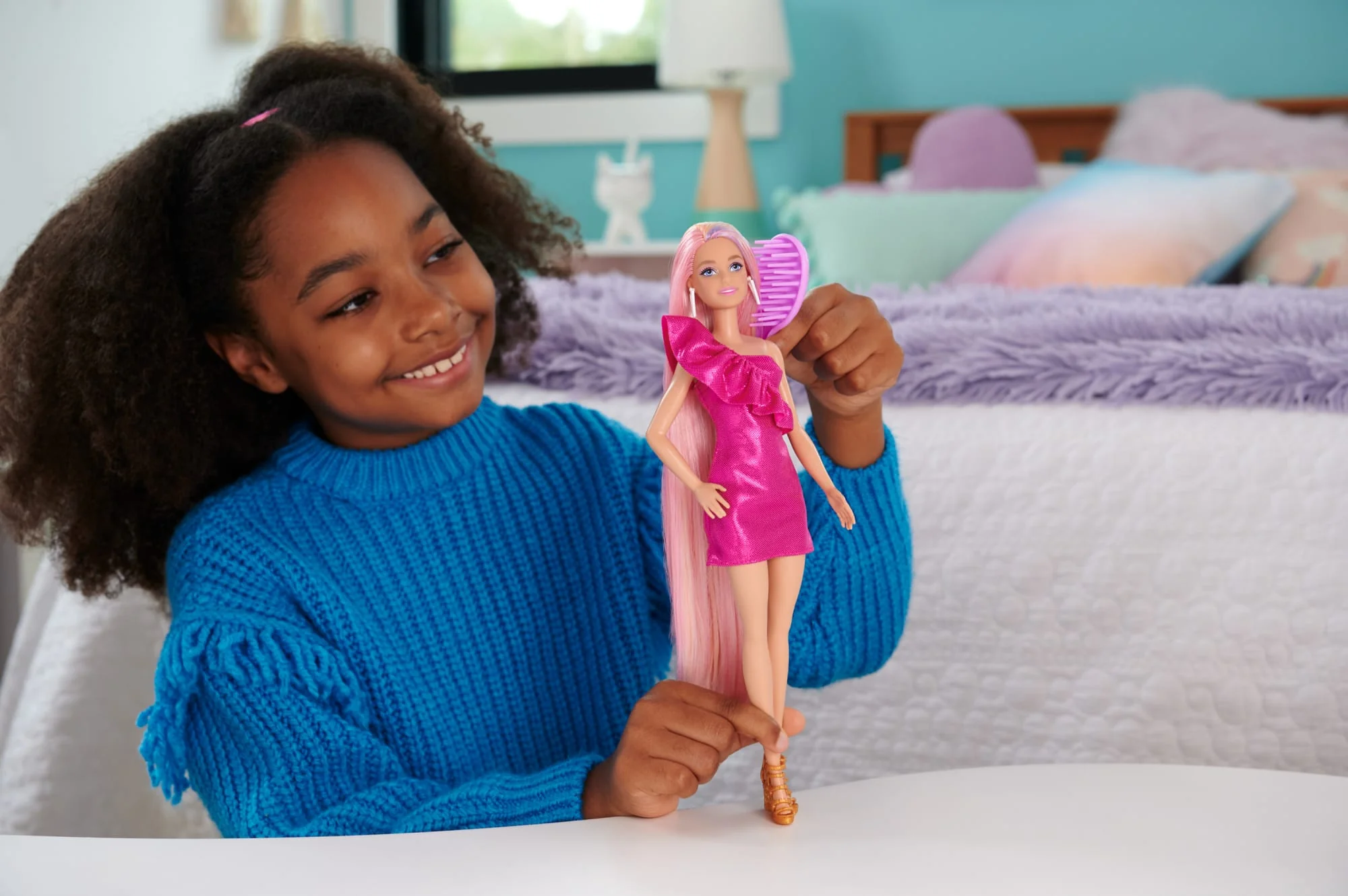 Barbie Ultra Chevelure Poupée, Robes, 10 Accessoires de Coiffure - Image 2