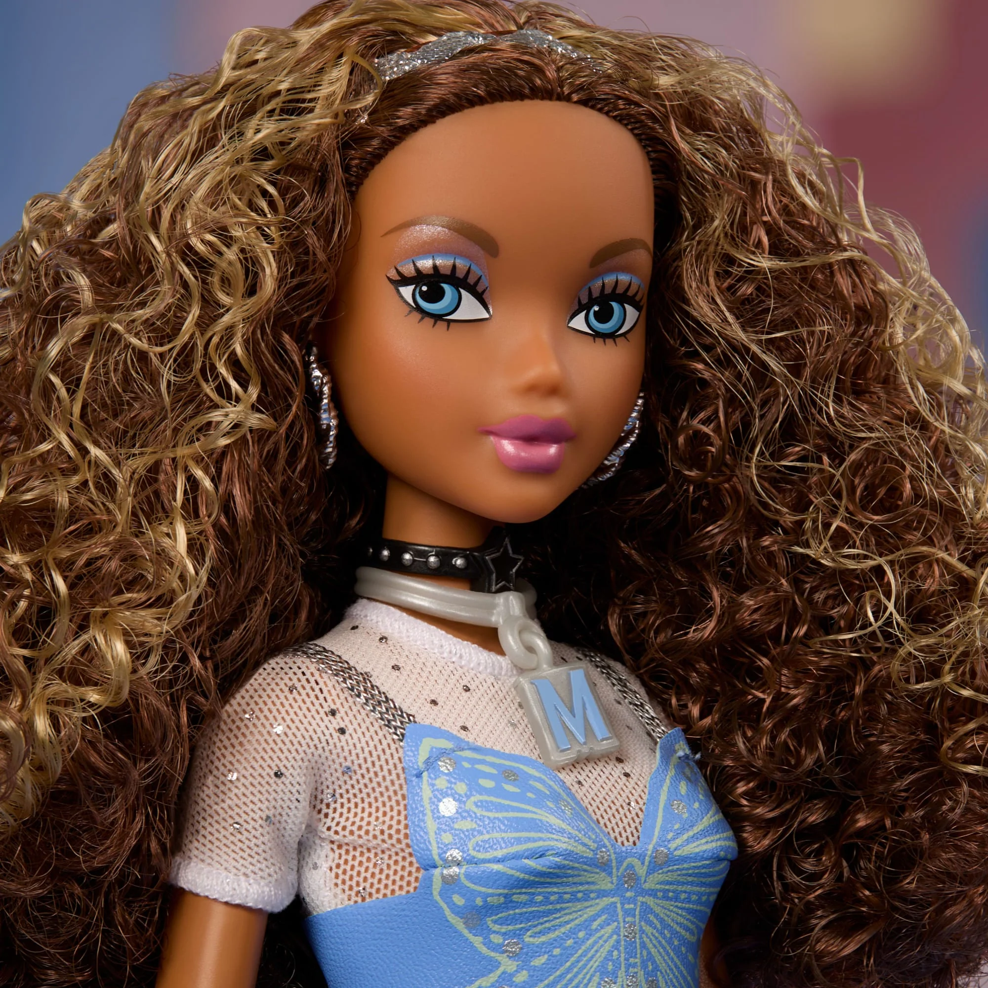 Barbie Signature My Scene Madison Collector Doll in Y2K-Inspired Outfit With Premium Accessories - Image 3