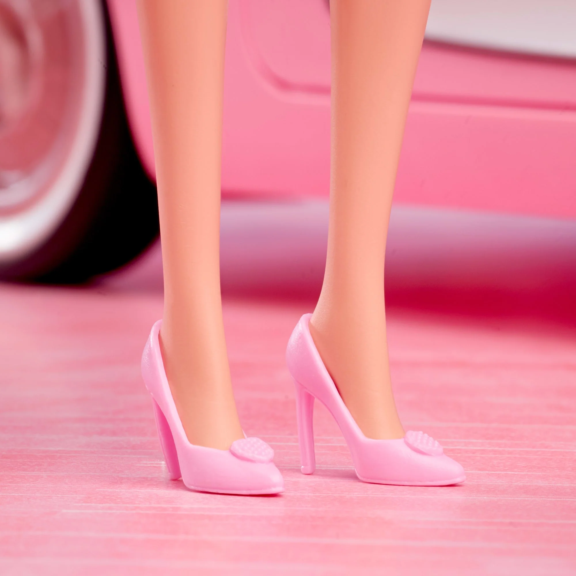 Barbie The Movie Doll, Margot Robbie As Barbie, Collectible Doll Wearing Pink Blouse & Skirt Set - Image 5