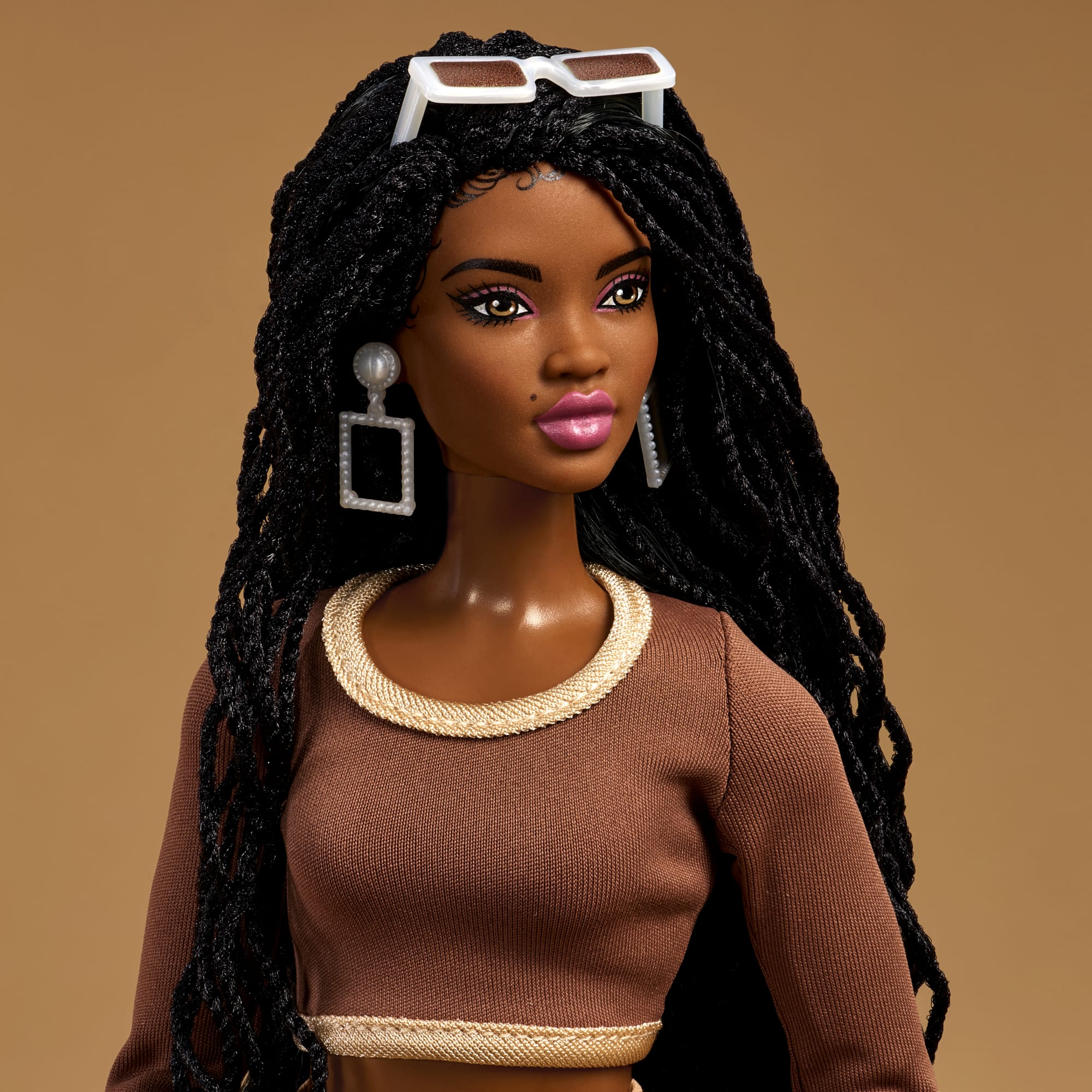 Barbie You Create Barbie Basics Neutral Kit 002, Customizable Fashion Doll & Universal-Fit Clothing | Mattel - Image 5