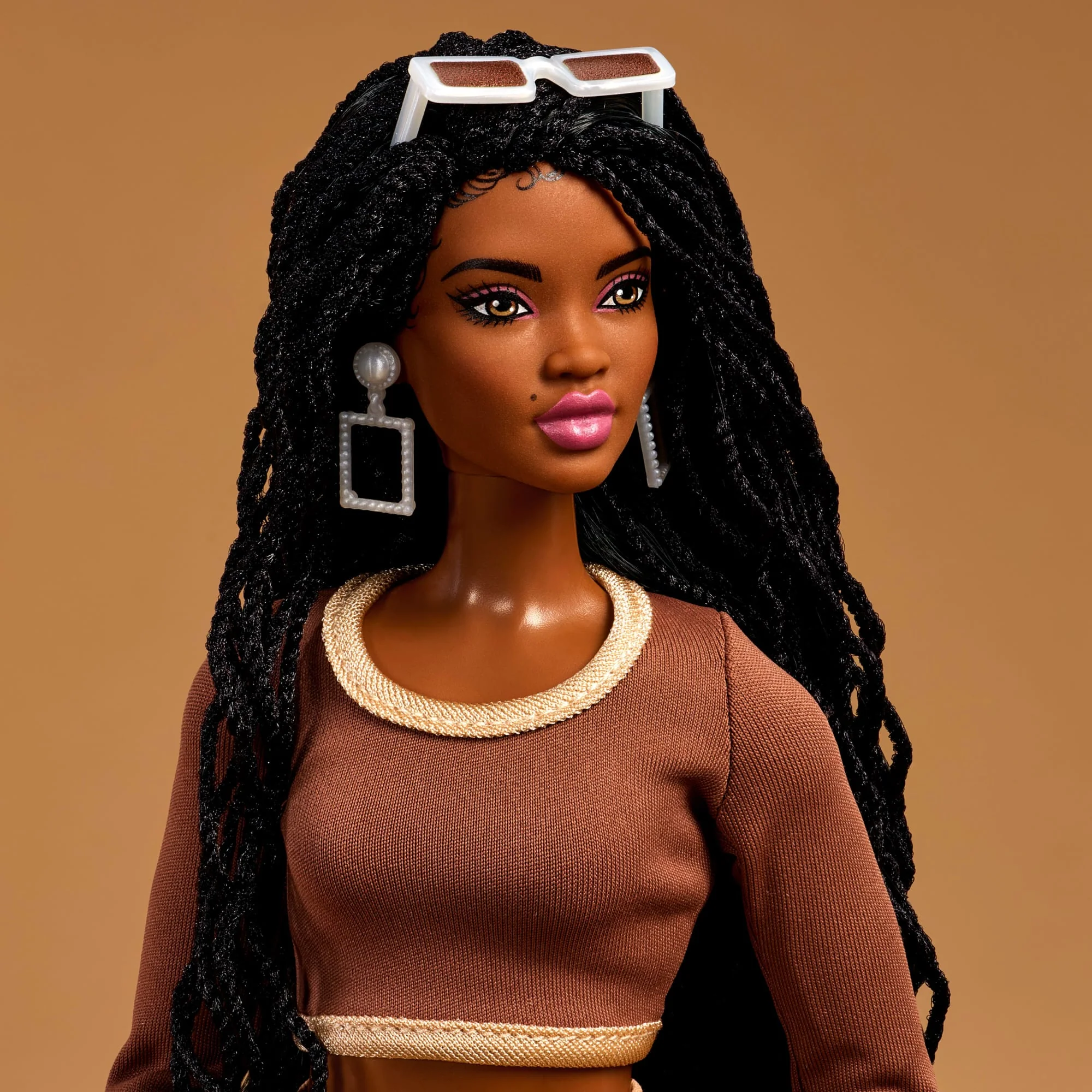 Barbie You Create Barbie Basics Neutral Kit 002, Customizable Fashion Doll & Universal-Fit Clothing - Image 5