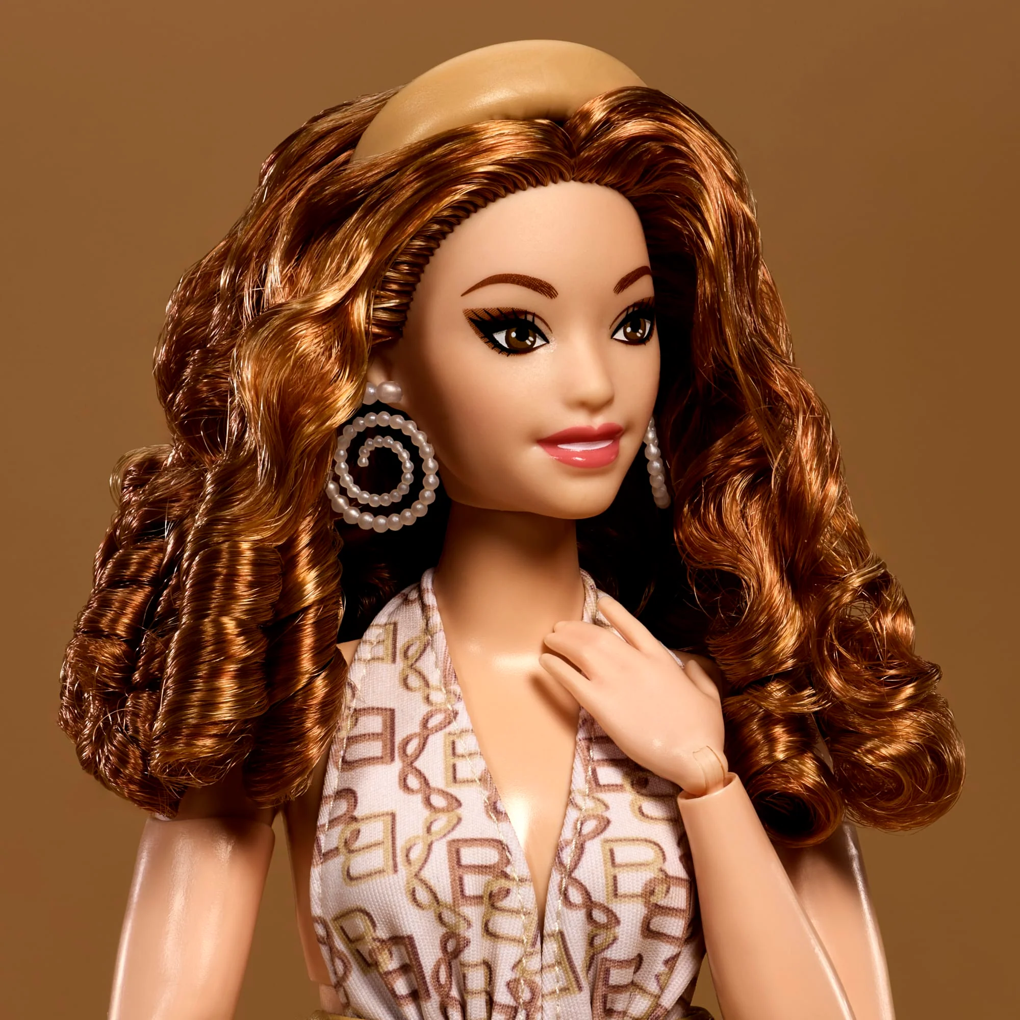 Barbie You Create Barbie Basics Neutral Kit 003, Customizable Fashion Doll & Universal-Fit Clothing | Mattel - Image 4