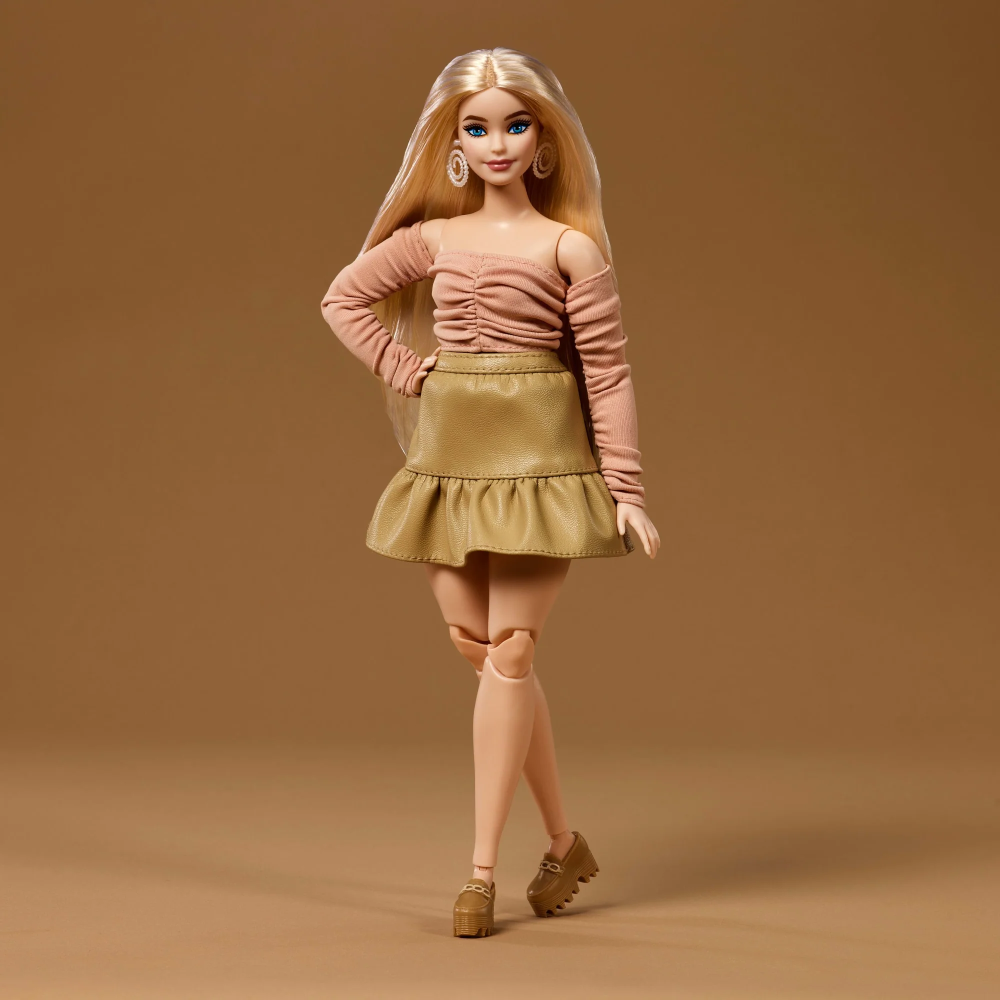 Barbie You Create Barbie Basics Neutral Kit 003, Customizable Fashion Doll & Universal-Fit Clothing - Image 3