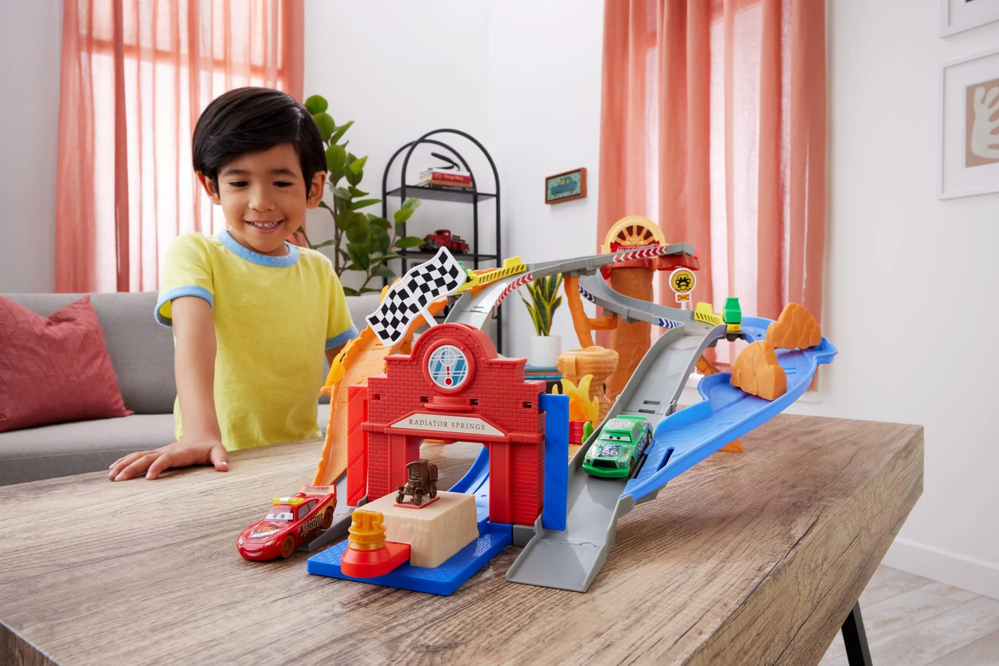 Carros da Disney e Pixar Pista de Brinquedo Corrida e Resgate - Image 4
