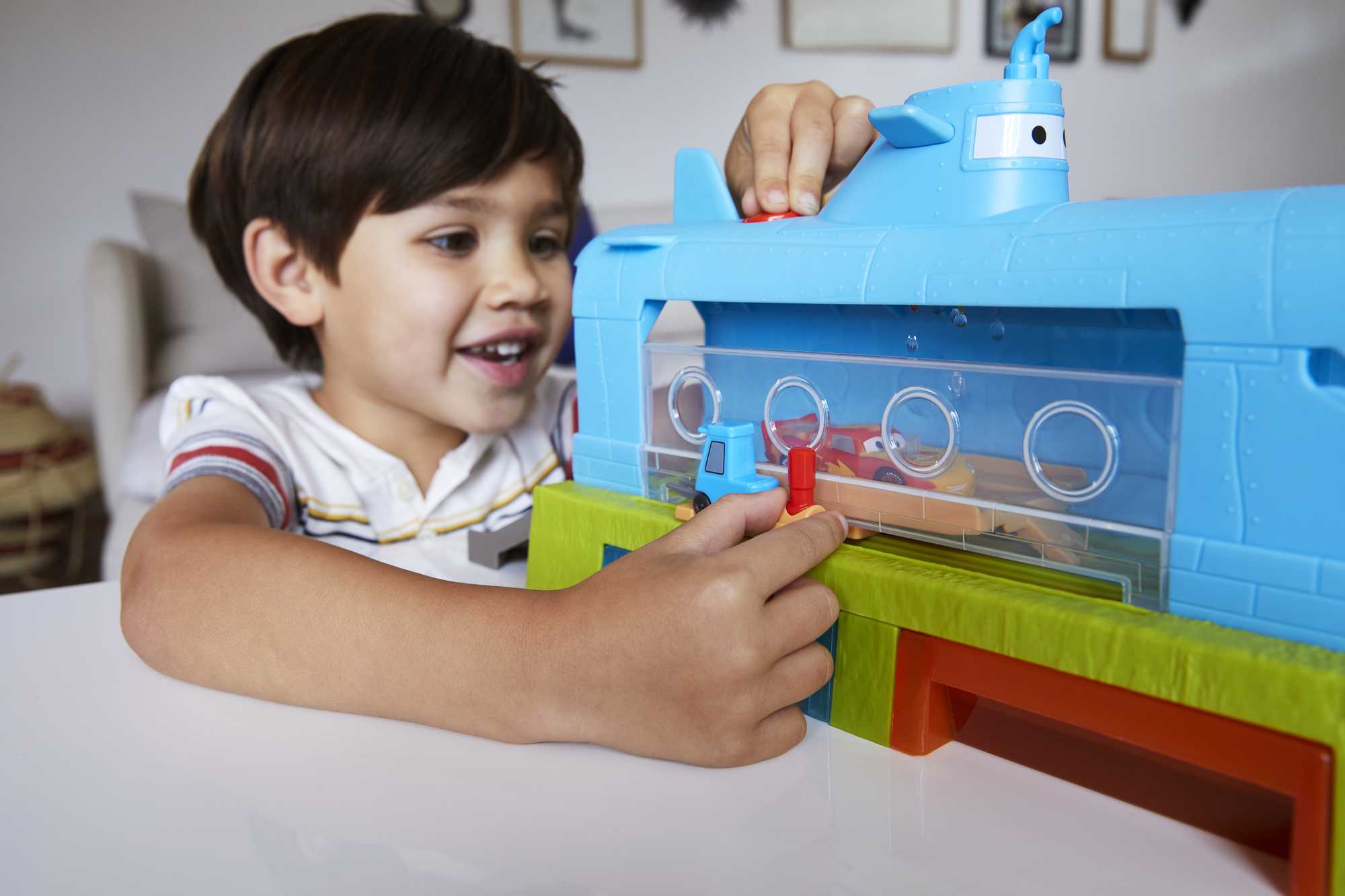Disney And Pixar Cars Color Change Whale Car Wash Playset - Image 2