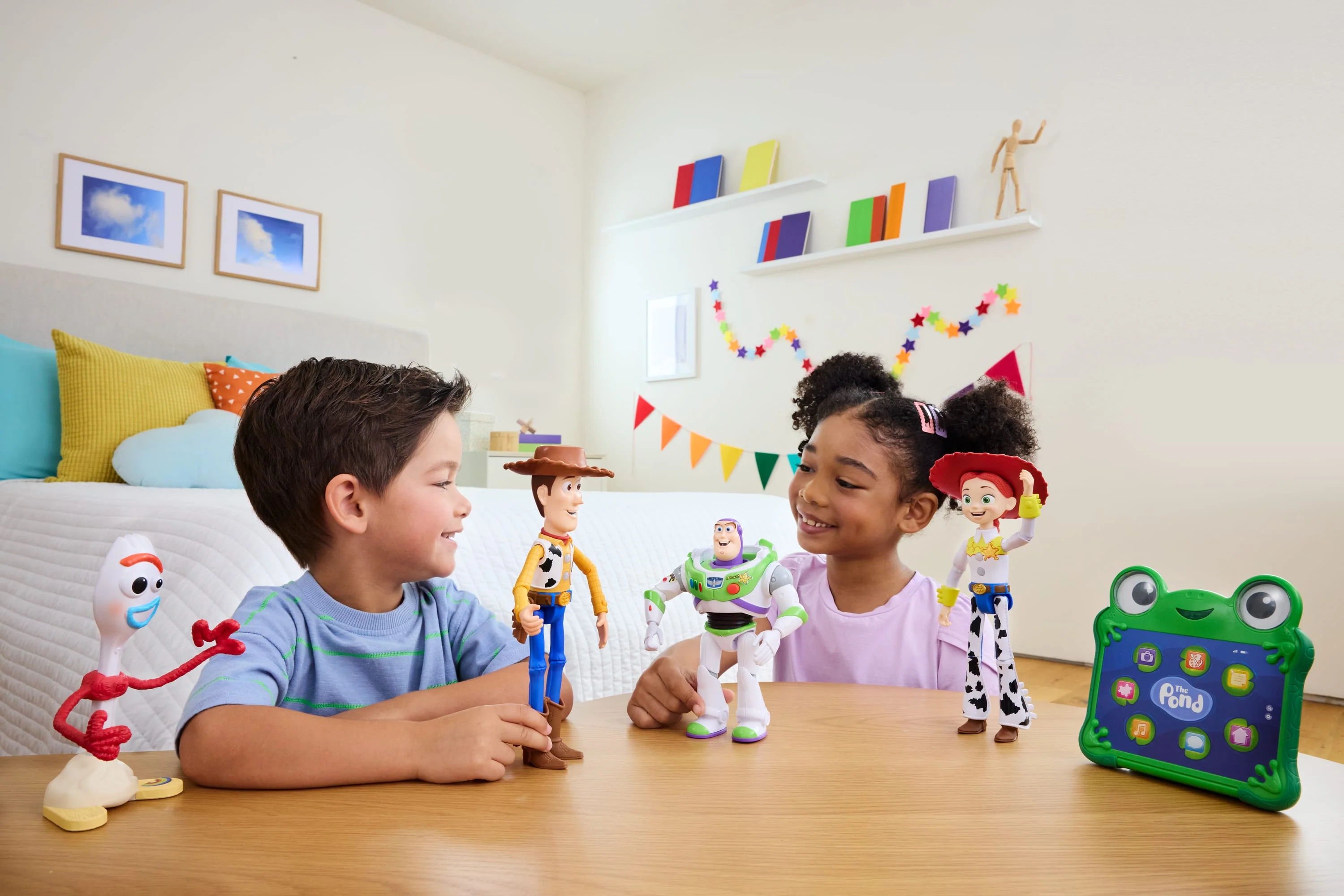 Disney And Pixar Toy Story 5 Interactables Buzz Lightyear 7 Inch Movie Phrases & Cross Talk - Image 2