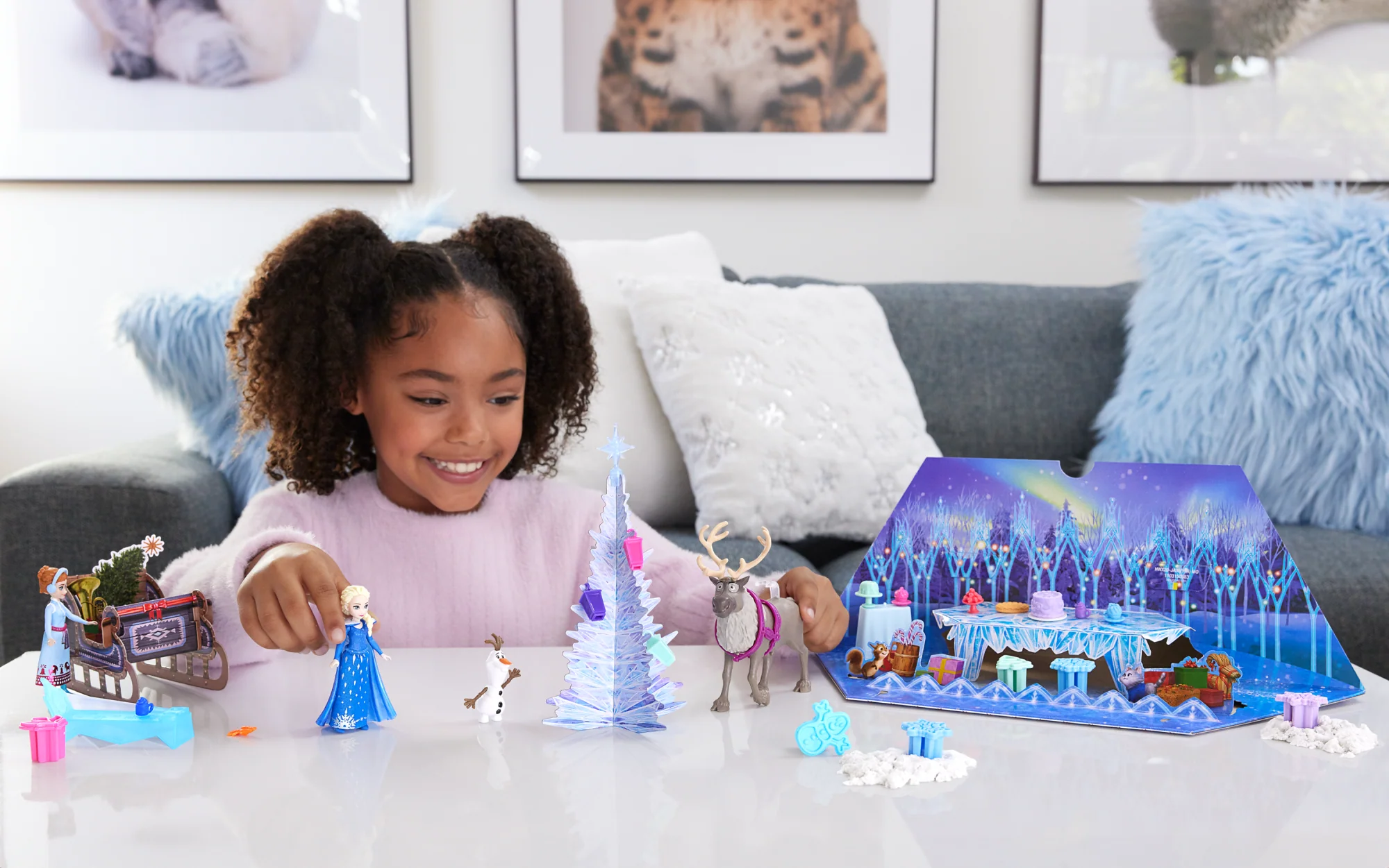 Disney Frozen 2025 Advent Calendar With 24 Days Of Surprise Toys, Including Anna & Elsa Small Dolls - Image 2