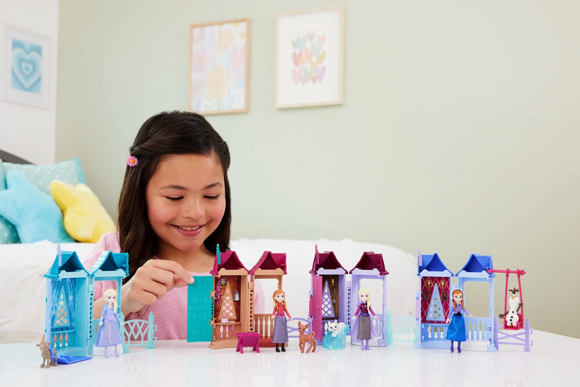 Disney Frozen Arendelle Small Doll Playset With 5 Surprises including Doll - Image 2