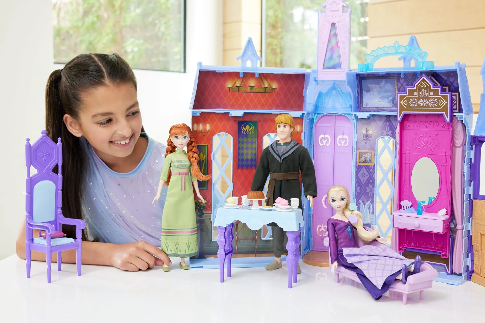 Disney Frozen Ultimate Arendelle Adventure With Portable Castle Playset, 3 Dolls & 25+ Accessories - Image 2