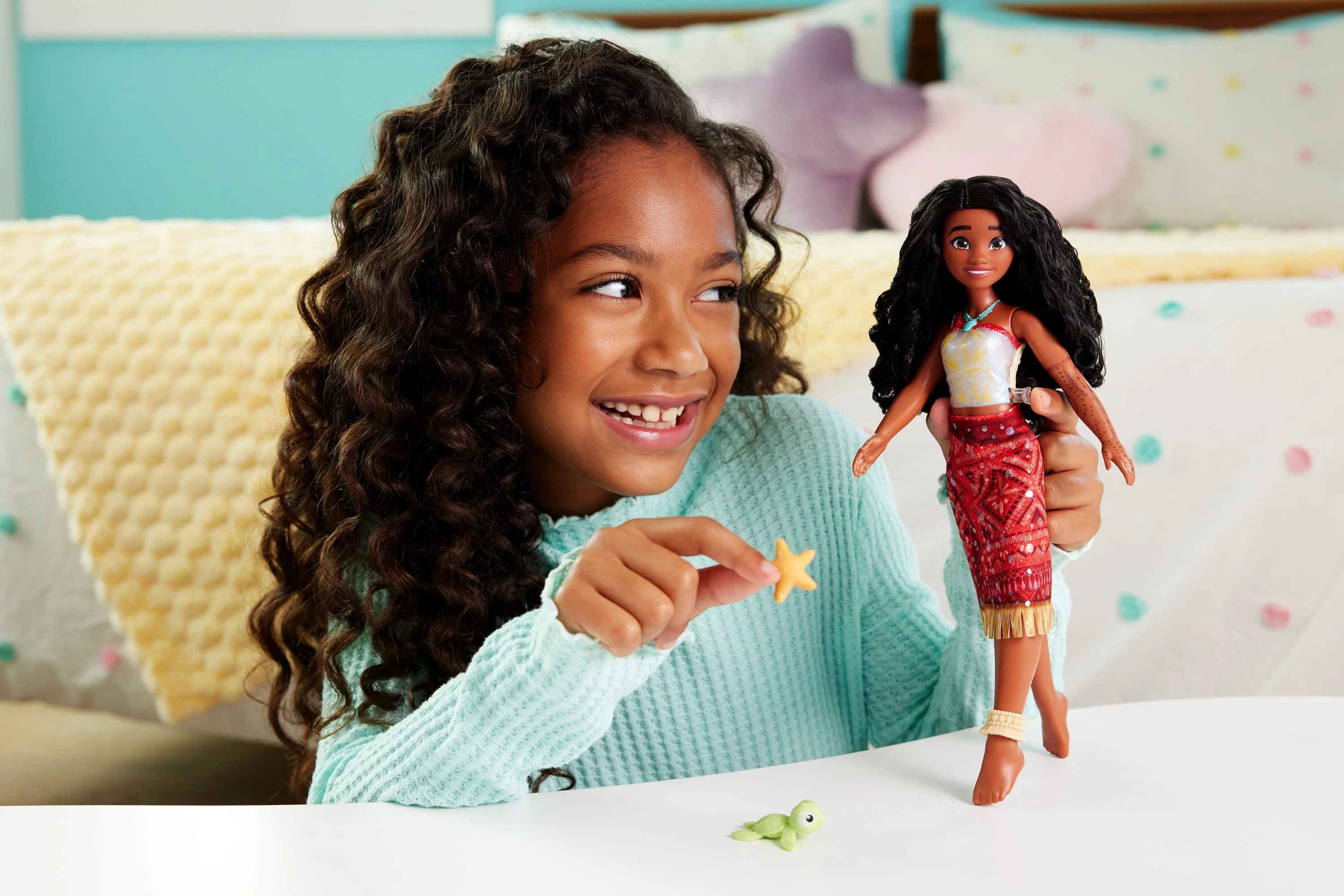 Disney Moana 2 Toys, Swimming Tautai Moana Fashion Doll With 2 Accessories & Color-Change Bodice - Image 2