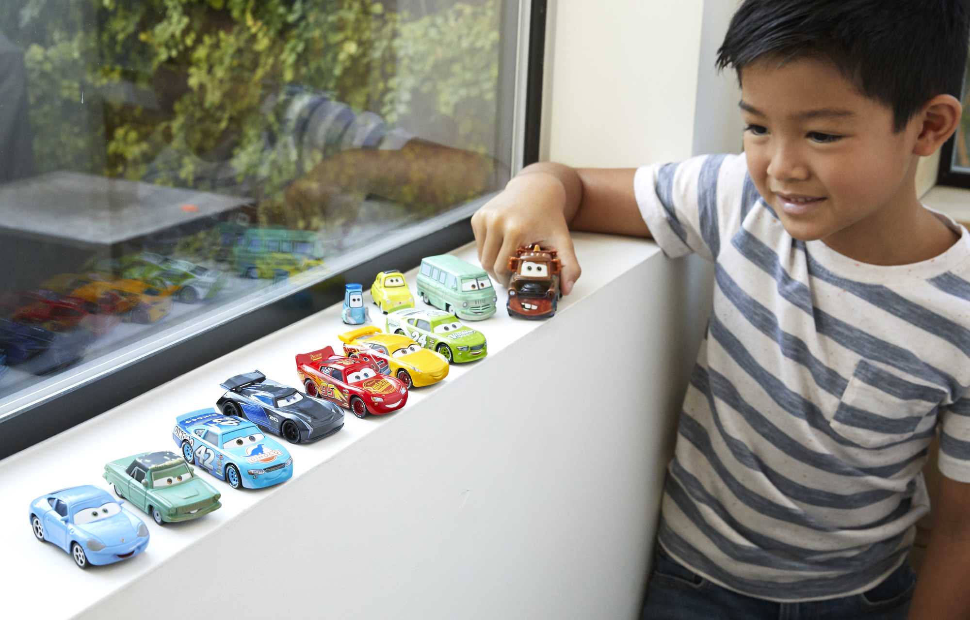 Disney And Pixar Cars Mack Hauler, 13-Inch Toy Transporter Truck With Ramp & Carry Storage For 12 Vehicles, Gift For Kids Ages 4 Years Old & Up - Image 2