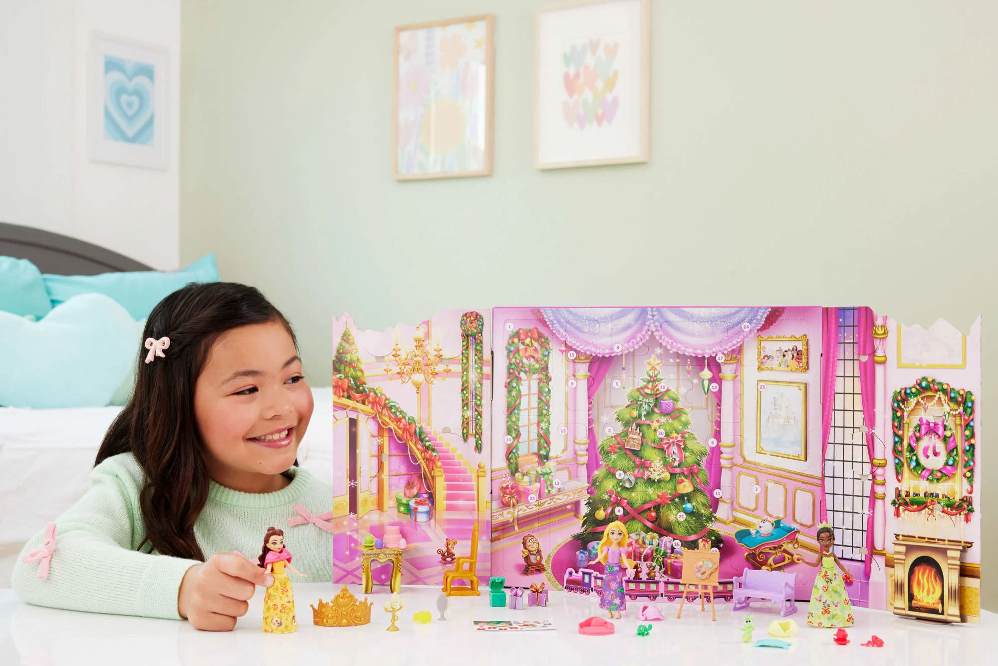 Disney Princess Advent Calendar With 24 Days Of Gifts, including 3 Small Dolls, 3 Friends & 22 Accy - Image 2