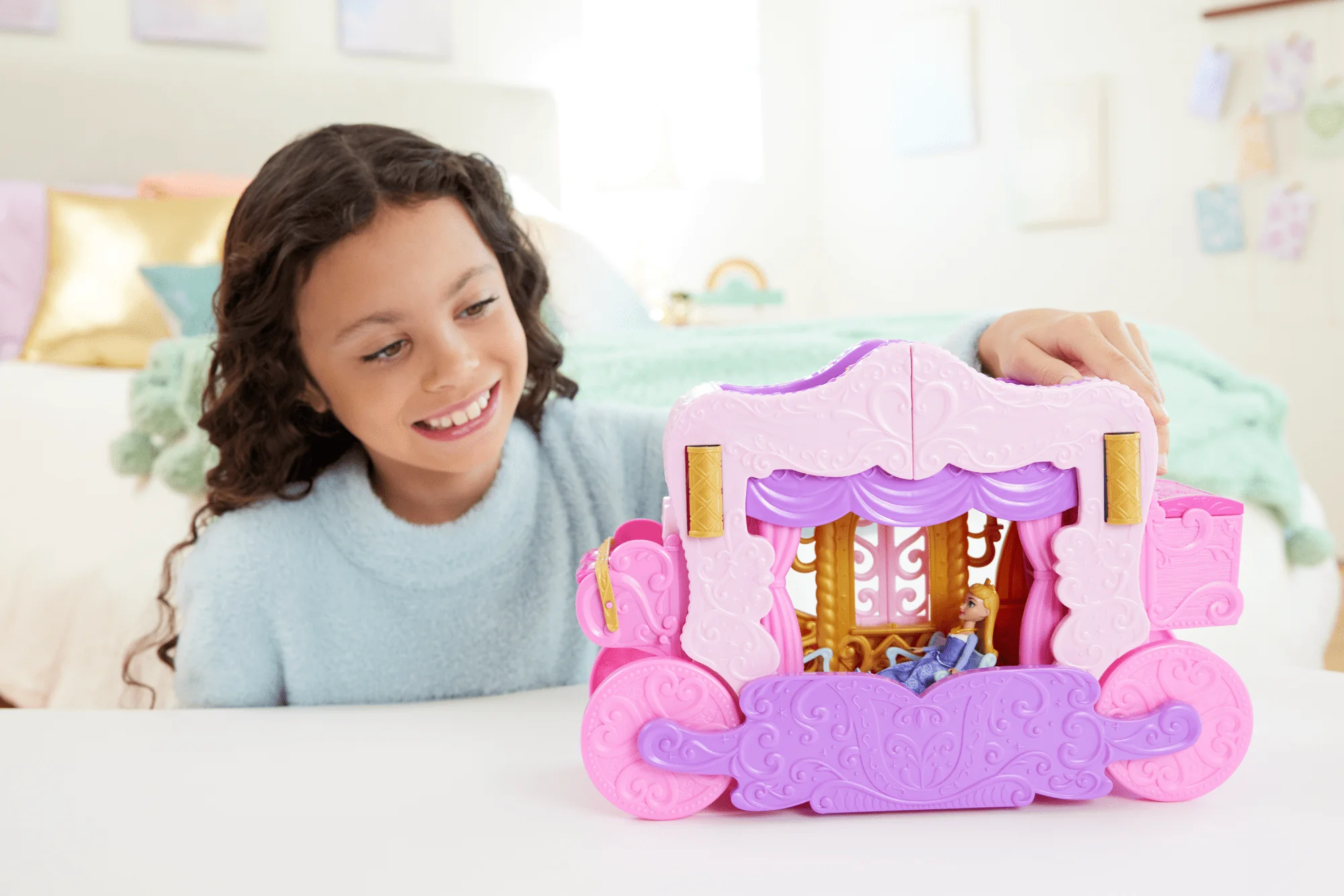 Disney Princess Carriage To Castle Transforming Playset With Aurora Small Doll, 4 Figures & 3 Levels - Image 2