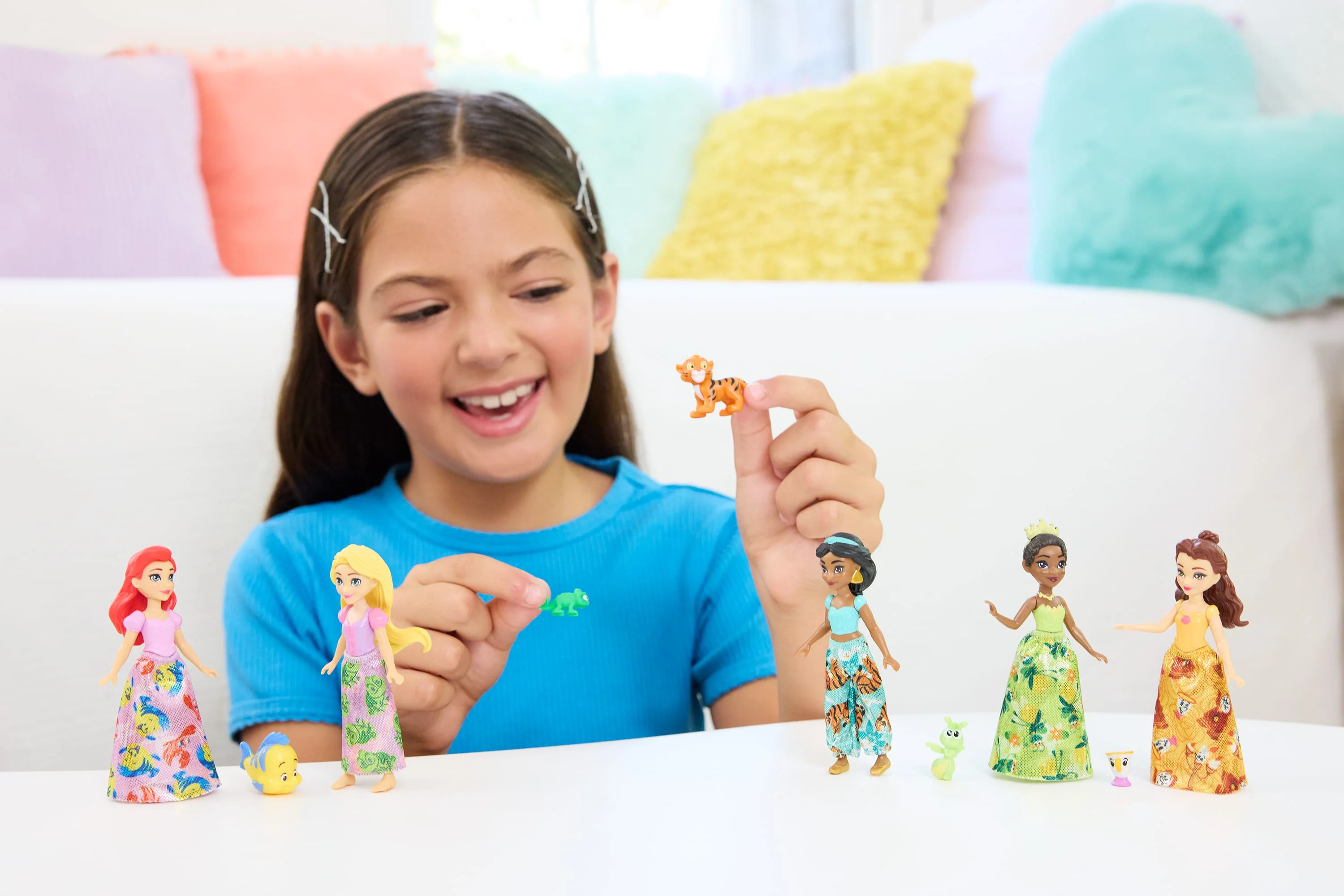 Disney Princess & Friends Set With 5 Small Dolls in Sparkling Outfits & 5 Friend Figures - Image 2