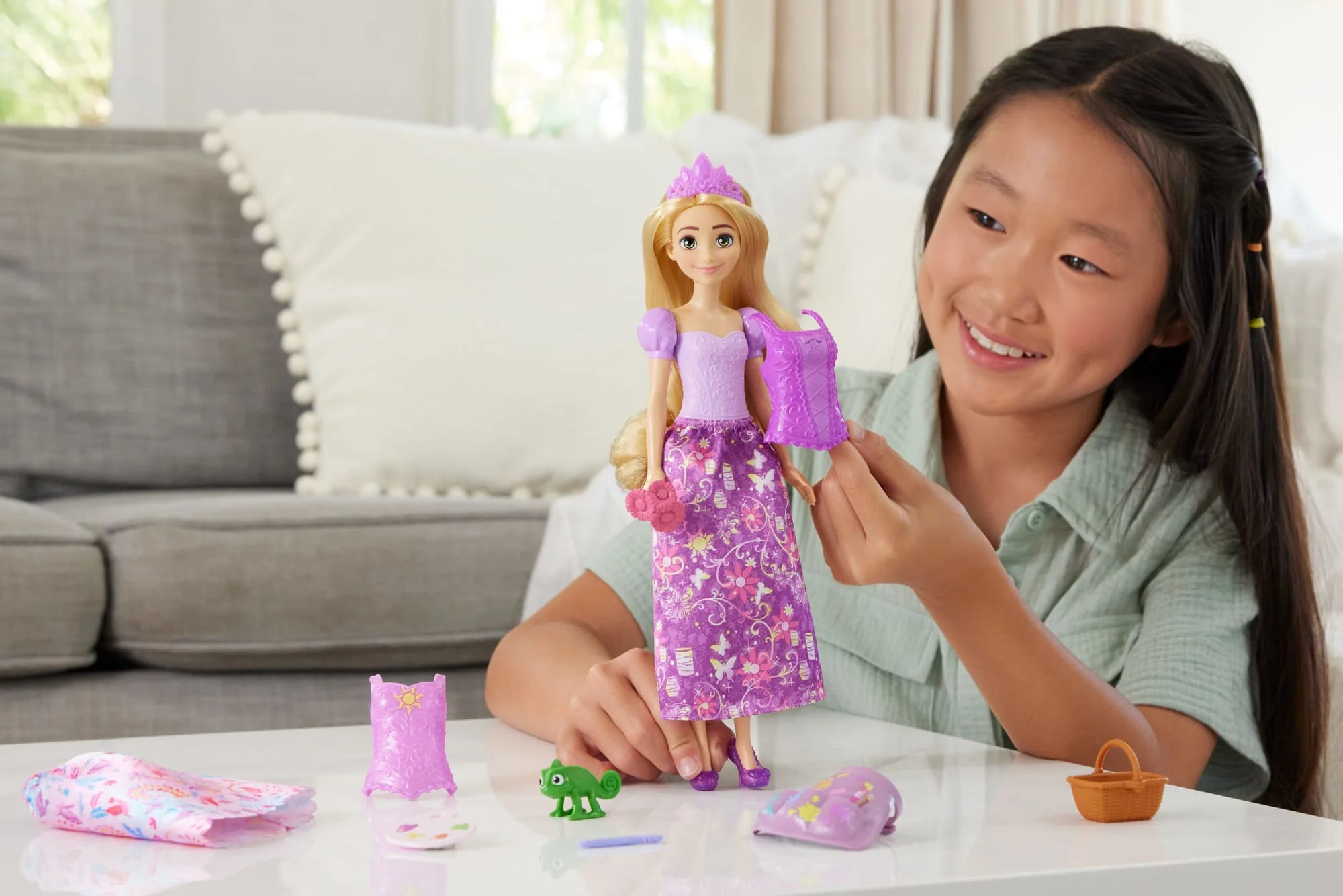 Disney Princess 2-In-1 Stories Rapunzel Fashion Doll With 2 Snap-On Bodices, 2 Skirts & 9 Accessories - Image 2