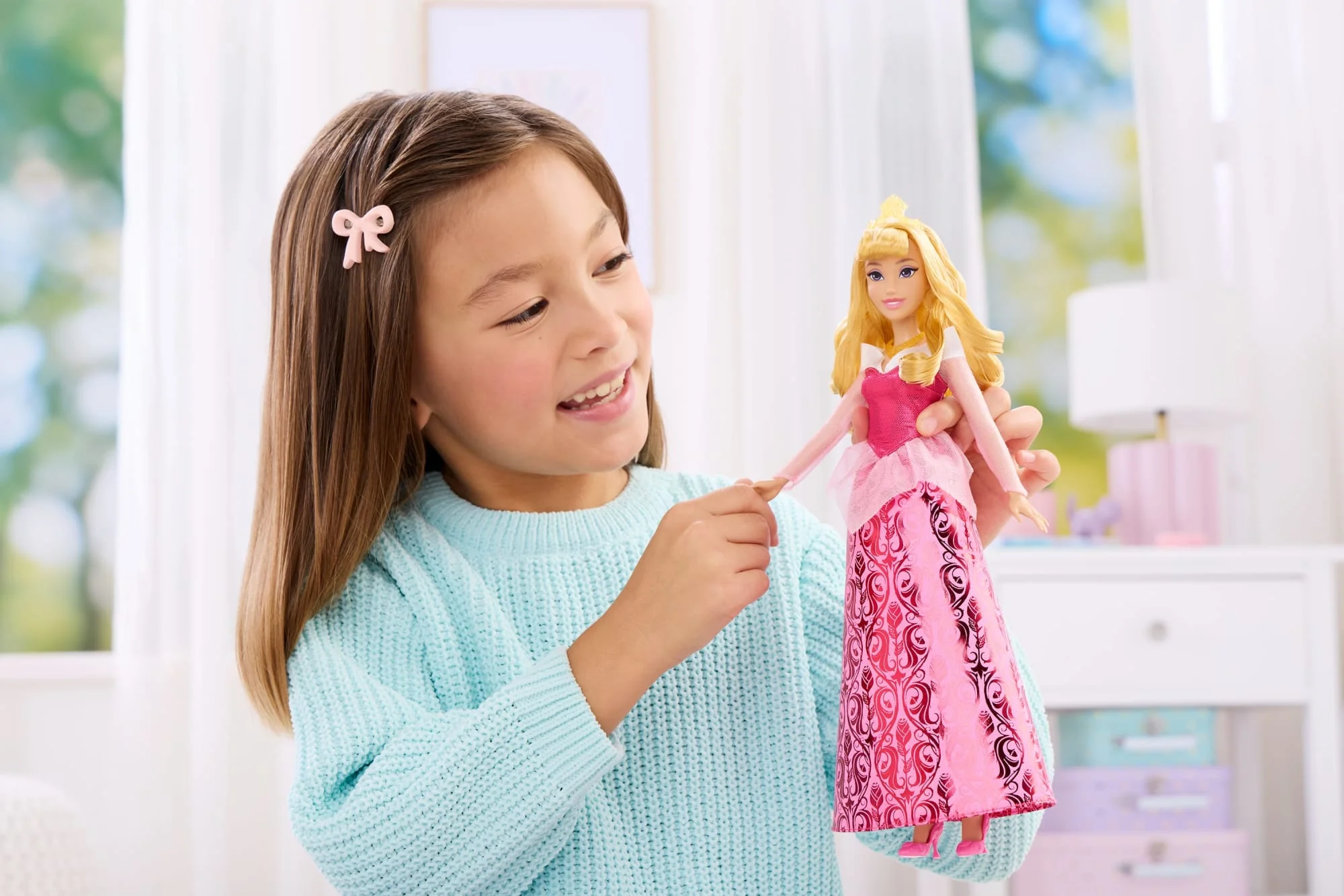 Disney Princess Enchanted Stories Aurora Fashion Doll With Sparkling Dress & Accessories, Posable - Image 2