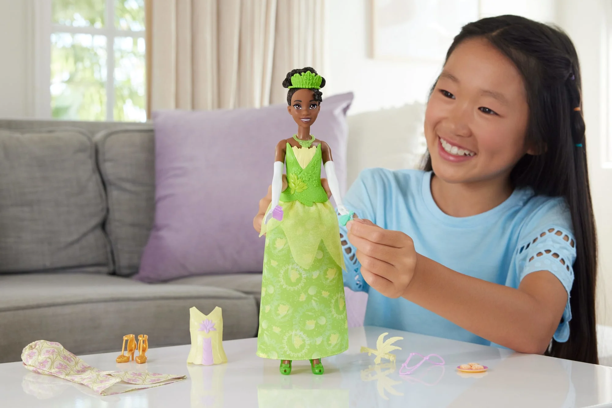 Disney Princess 2-In-1 Stories Tiana Fashion Doll With 2 Snap-On Bodices, 2 Skirts & 9 Accessories - Image 2