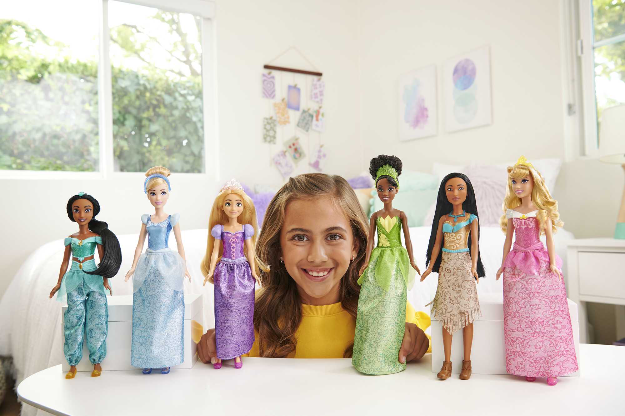 Disney Princess Toys, 13 Princess Fashion Dolls And Accessories - Image 2