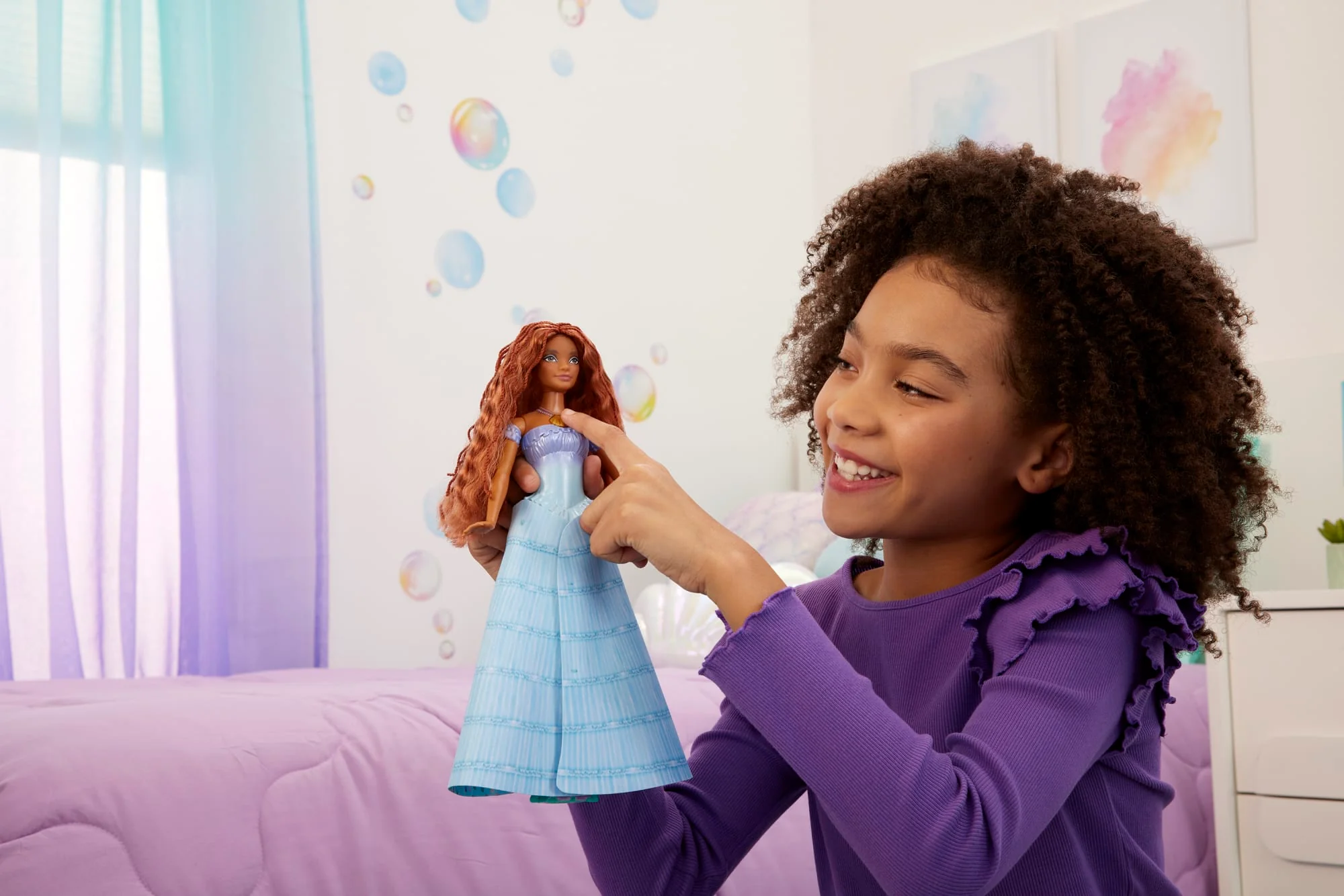 Disney The Little Mermaid Transforming Ariel Fashion Doll, Switch From Human To Mermaid - Image 2