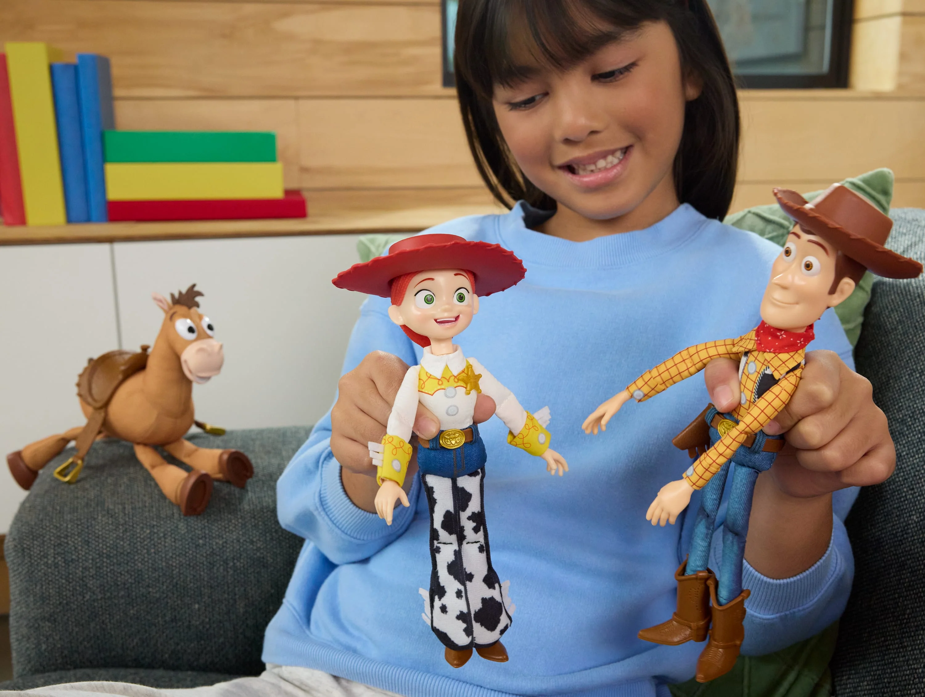 Figurine Woody Édition Poupée en Tissu Histoire de Jouets 5 de Disney et Pixar - Image 2