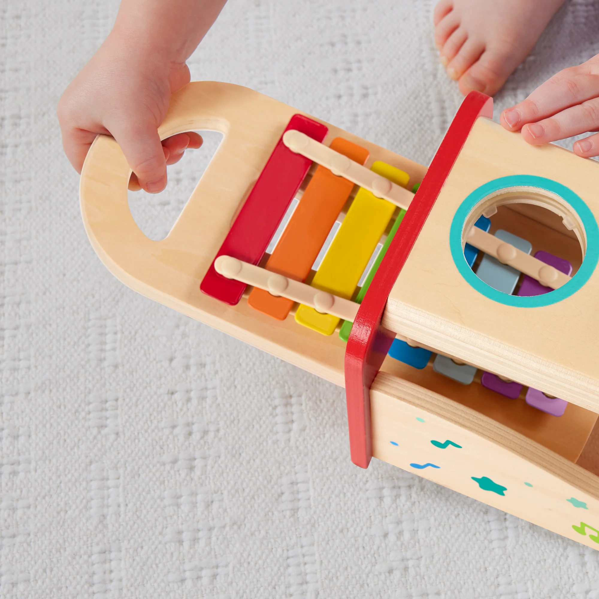 Fisher-Price Juguete para Bebés Mesita de Actividades Sorpresa de Madera - Image 3