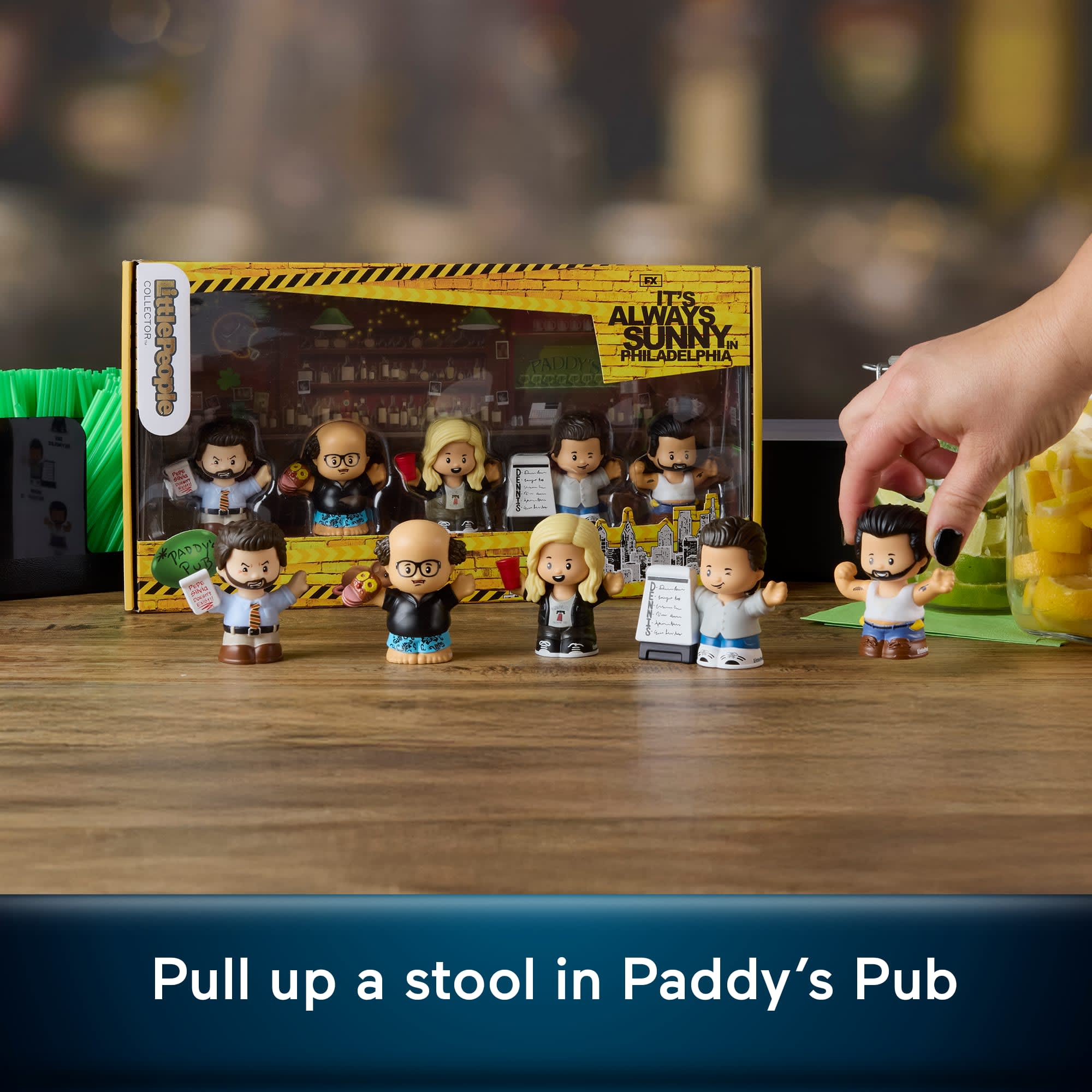 Little People Collector It's Always Sunny in Philadelphia Set For Adults & Fans, 5 Figures - Image 3