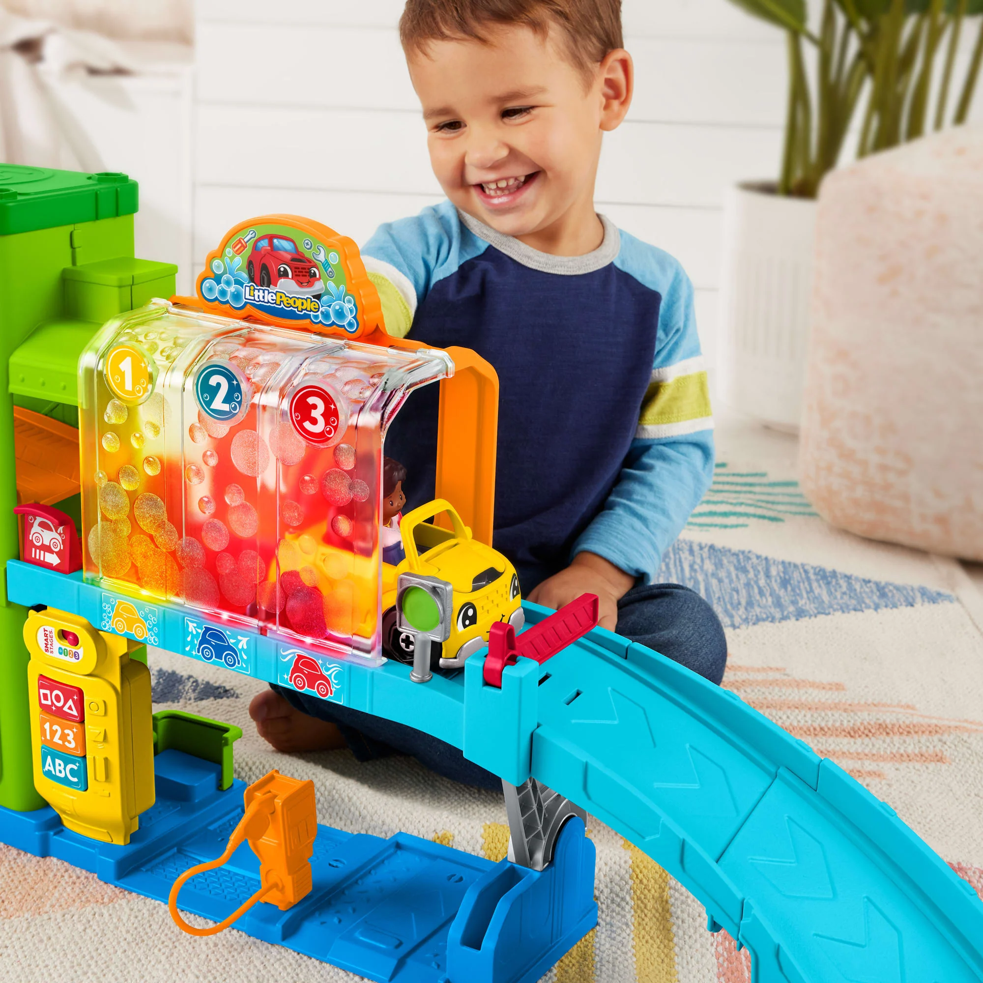 Fisher-Price Little People Light-Up Learning Garage Toddler Playset, 5 Play Pieces, Multi-Language Version - Image 2