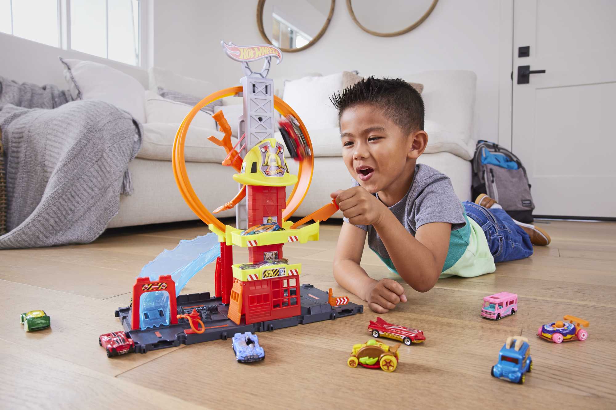 Hot Wheels City-Looping Caserne de Pompiers-Coffret, 1 Camion Inclus - Image 2