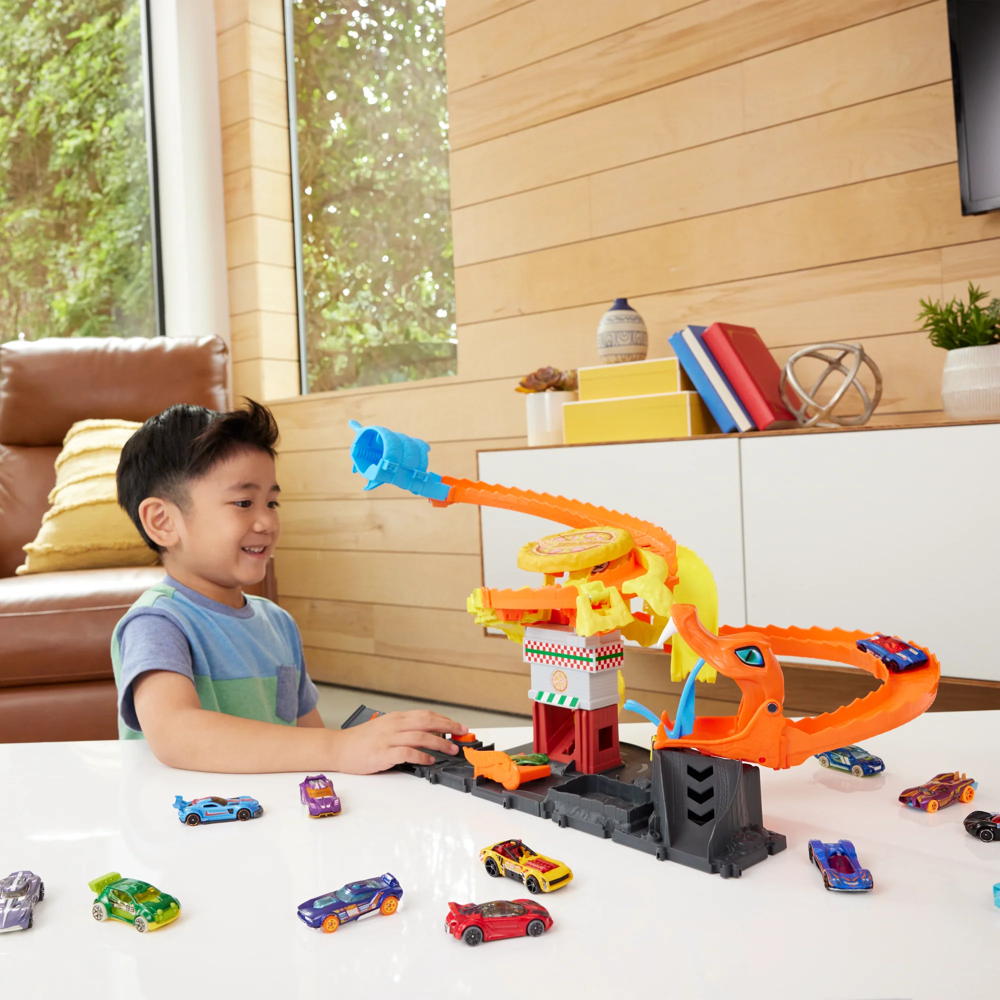 Hot Wheels City Pista de Brinquedo Ataque de Cobra vs Pizzaria - Image 2