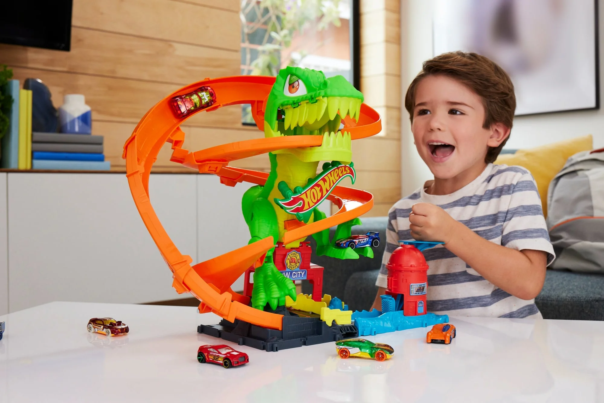 Hot Wheels City Pista de Brinquedo T-Rex x Quartel de Bombeiros - Image 2