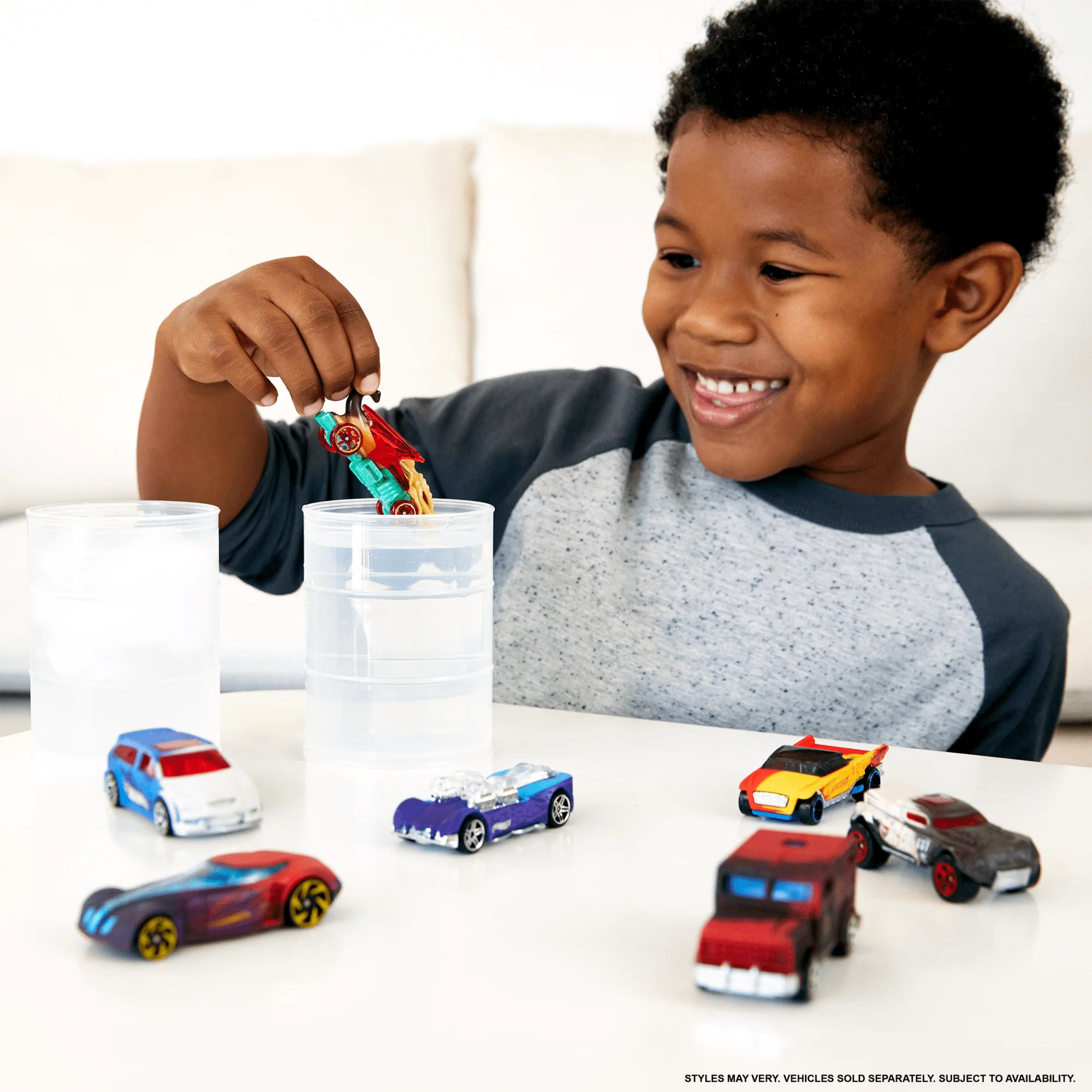 Hot Wheels Car, 1 Color-Changing Toy Vehicle in 1:64 Scale - Image 2