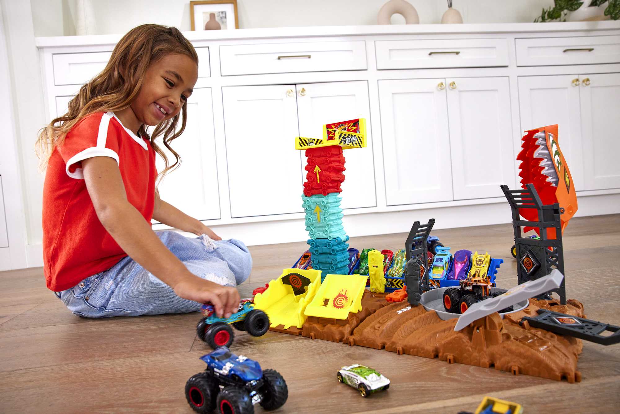 Hot Wheels Monster Trucks, Arena Smashers Demo Derby Car Jump Challenge - Image 2