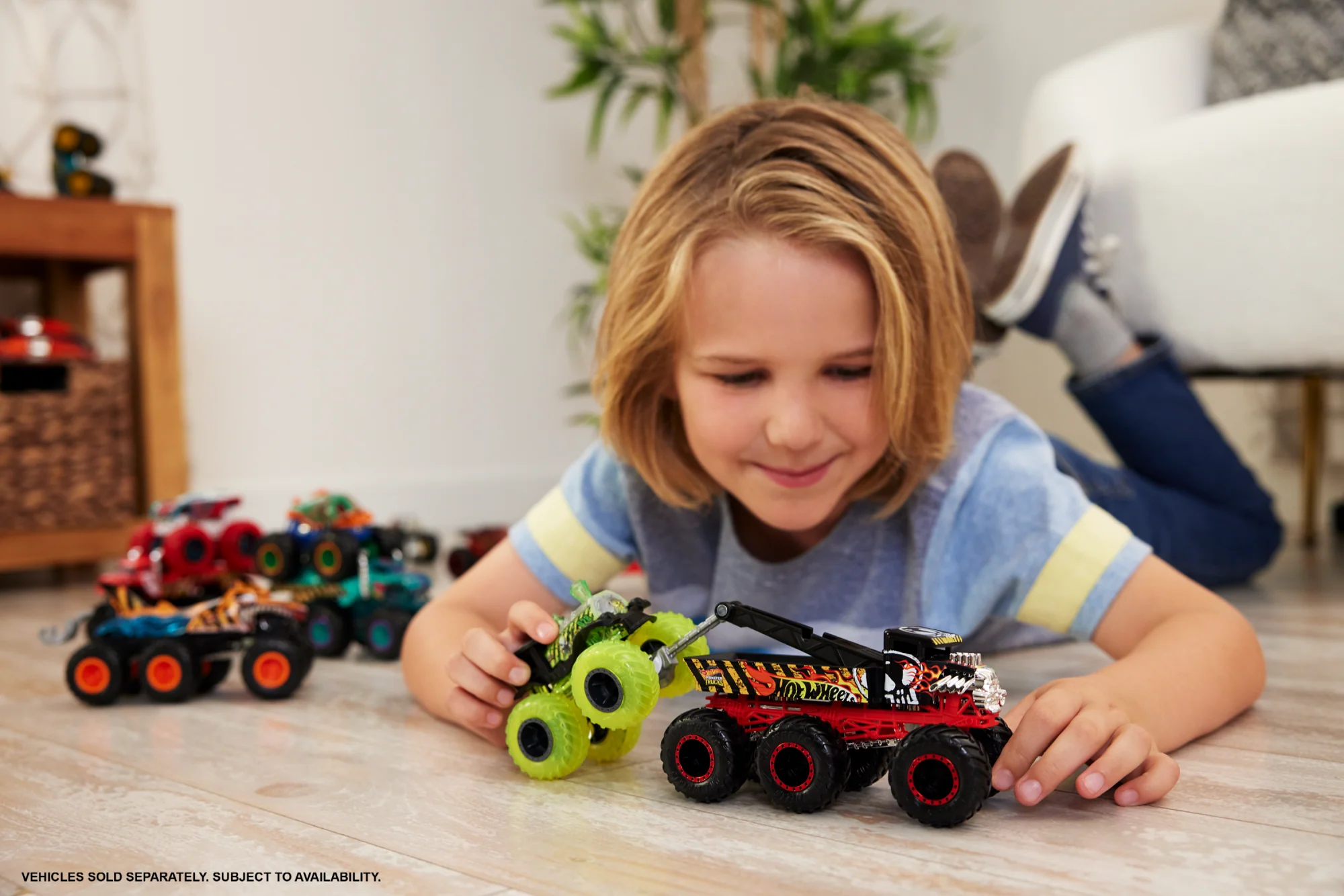 Hot Wheels Monster Trucks Big Rigs, 1:64 Scale Die-Cast Toy Truck With 6 Wheels - Image 2