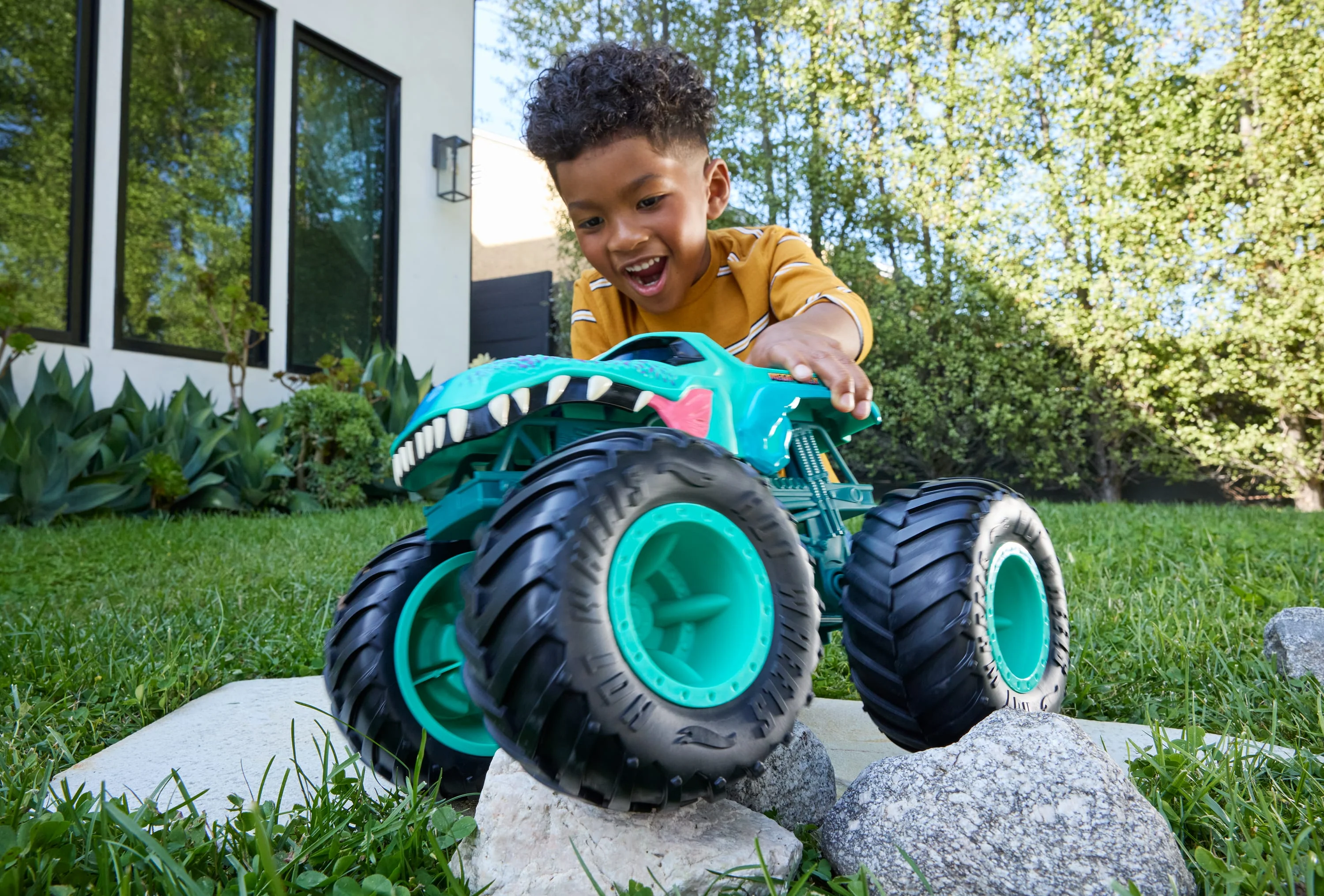 Hot Wheels Monster Trucks Colossal Toy Truck, Massive Character Vehicle - Image 2