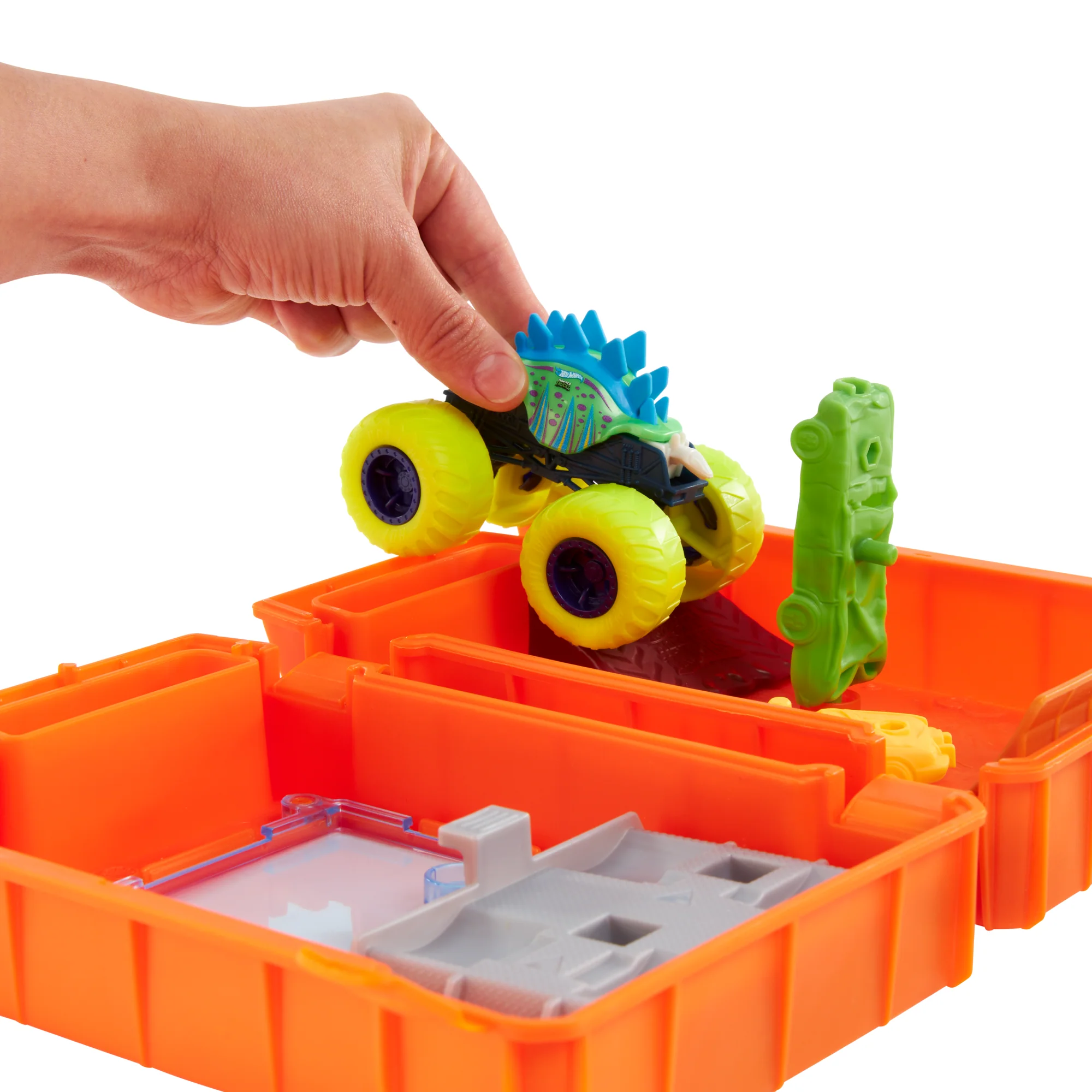 Hot Wheels Monster Trucks Fuel N’ Go Playset With 1:64 Scale Motosaurus Toy Truck & 2 Crushed Cars - Image 3