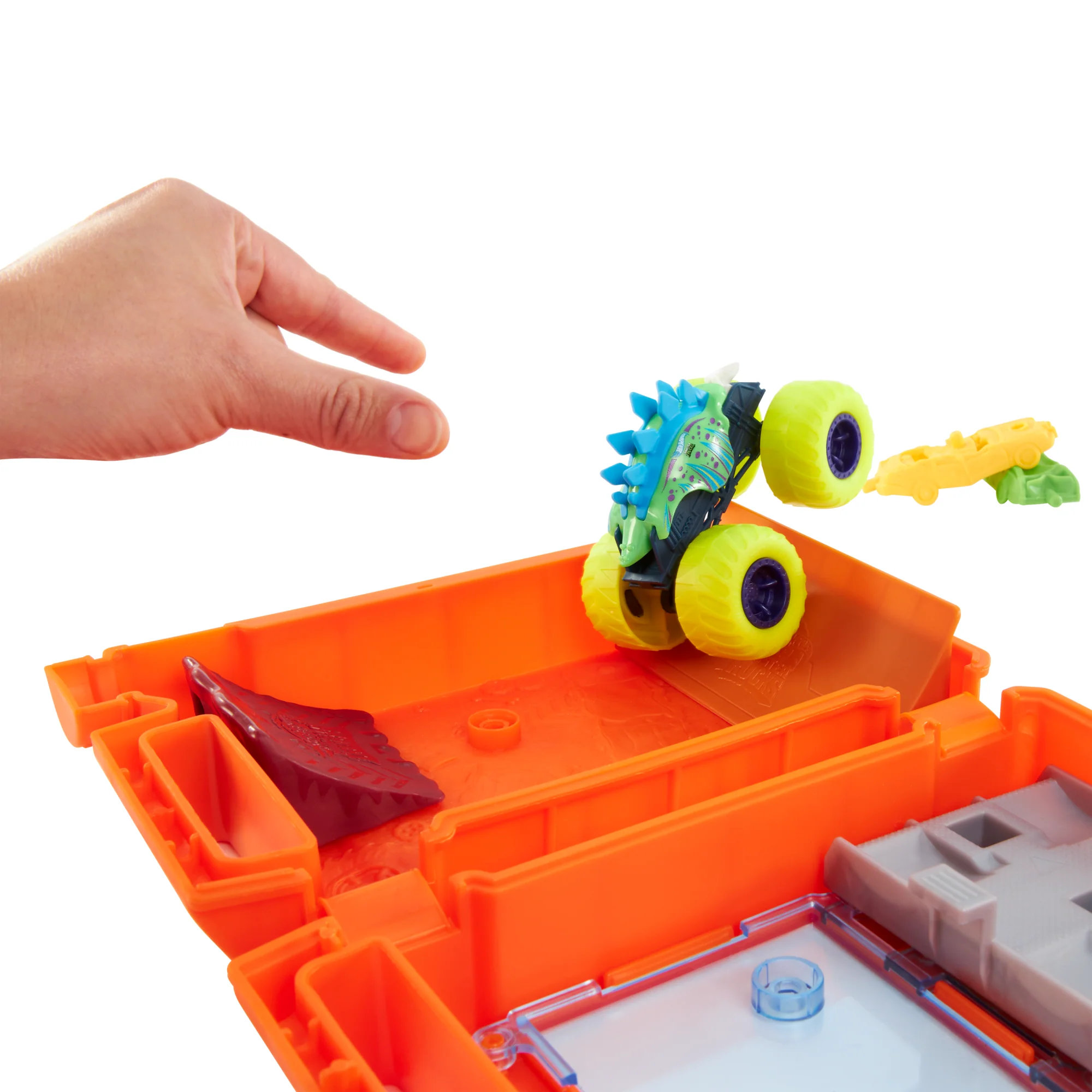 Hot Wheels Monster Trucks Fuel N’ Go Playset With 1:64 Scale Motosaurus Toy Truck & 2 Crushed Cars - Image 4