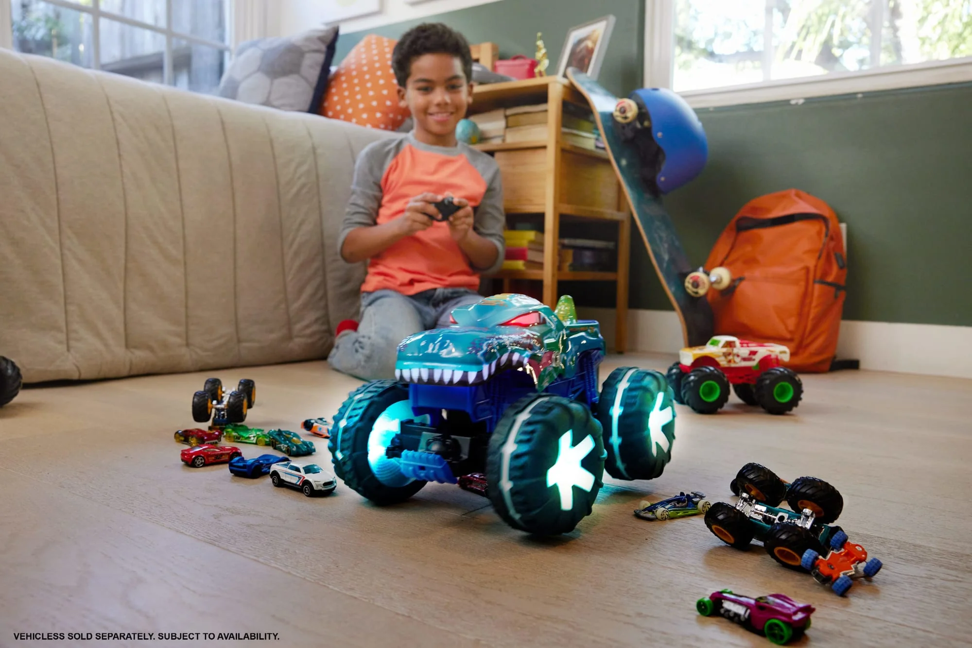 Hot Wheels Monster Trucks 1:15 Scale MEGA-Wrex Alive Remote-Control Vehicle, Battery-Powered RC With Interactive Lights & Sounds - Image 2